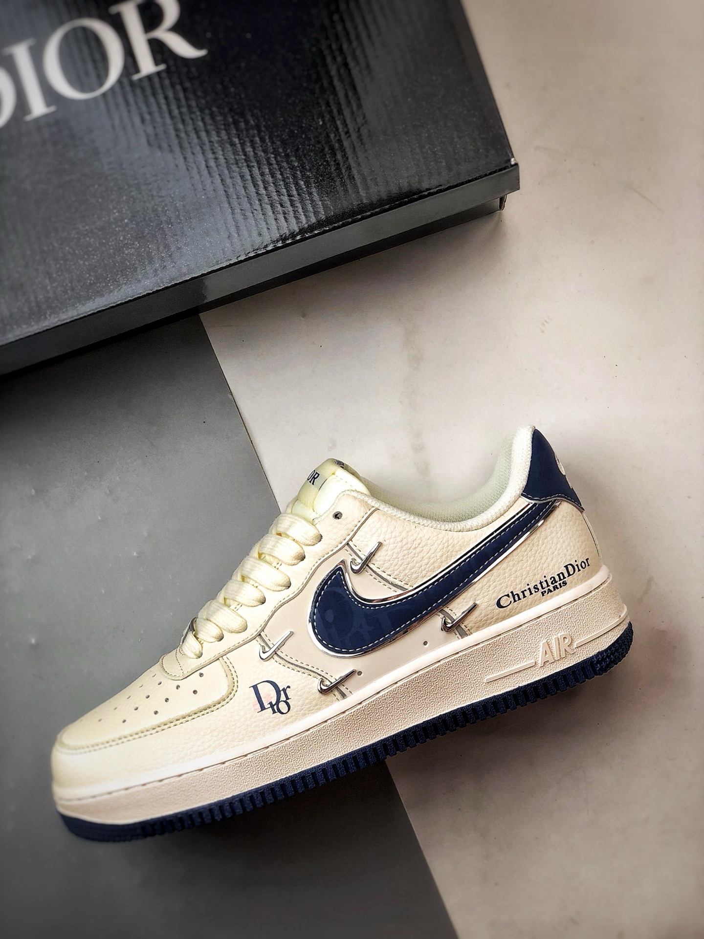 Dior x Air Force 1 Low 四小钩米白蓝 XS2869-001-Chinese UA Cheap High Quatity Brand Clothes Bags handbags Sneakers wholesale wholesaler seller from China Factory suppliers Fashion Clothing Shoes best Quality Beautiful Price Dior x Air Force 1 Low 四小钩米白蓝 XS2869-001
