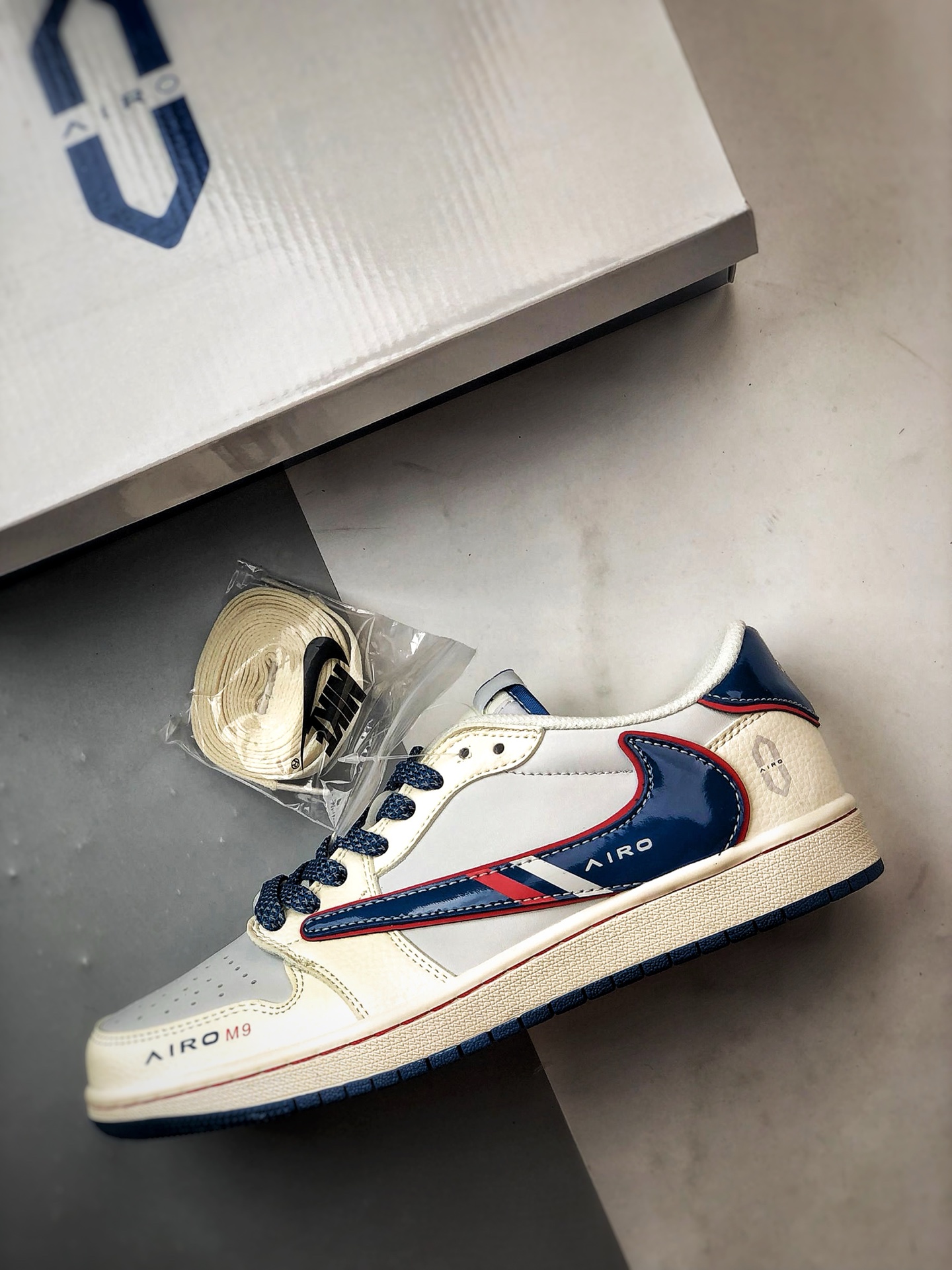 Air Jordan 1 Low OG ”高端定制” 问界M9米蓝红倒钩 FC1688-240