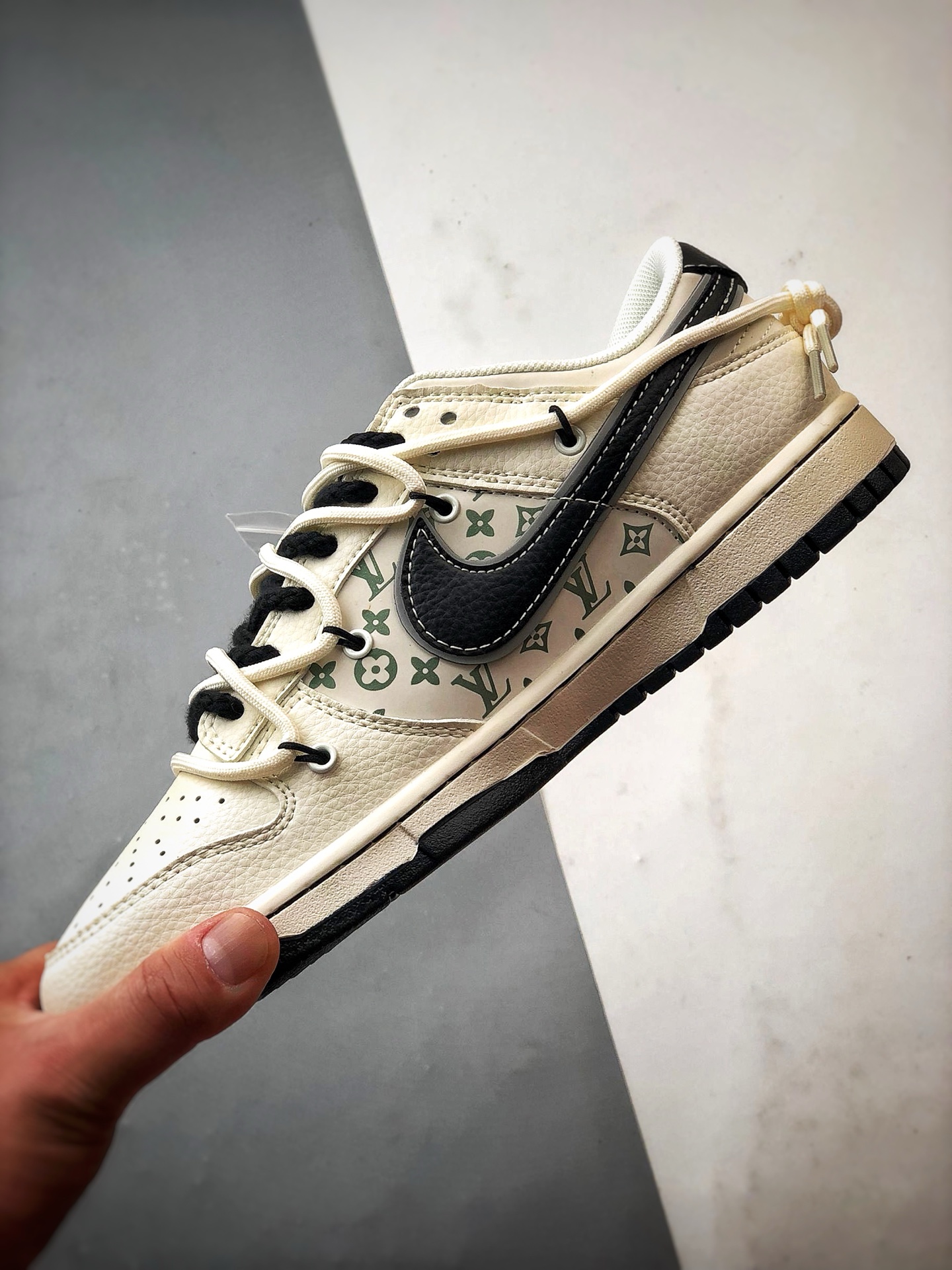 NK Dunk Low Retro ”DIY高端定制” LV印花米白黑解构 低帮休闲运动板鞋 YX5066-337-莆田鞋,莆田鞋货源,高仿鞋,高仿鞋货源,安福档口,莆田高仿鞋,莆田鞋批发,高仿鞋批发,莆田高仿运动鞋,高仿运动鞋,莆田运动鞋 NK Dunk Low Retro ”DIY高端定制” LV印花米白黑解构 低帮休闲运动板鞋 YX5066-337
