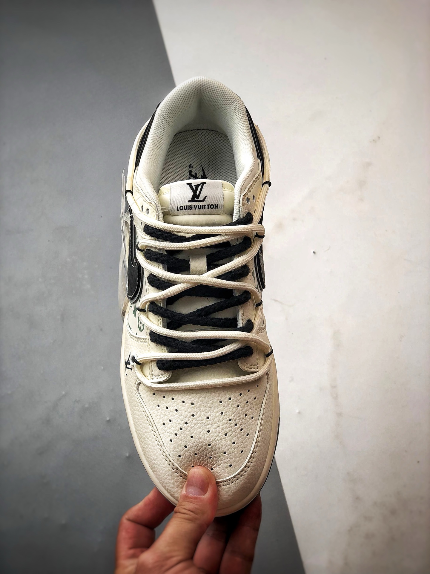 NK Dunk Low Retro ”DIY高端定制” LV印花米白黑解构 低帮休闲运动板鞋 YX5066-337-莆田鞋,莆田鞋货源,高仿鞋,高仿鞋货源,安福档口,莆田高仿鞋,莆田鞋批发,高仿鞋批发,莆田高仿运动鞋,高仿运动鞋,莆田运动鞋 NK Dunk Low Retro ”DIY高端定制” LV印花米白黑解构 低帮休闲运动板鞋 YX5066-337