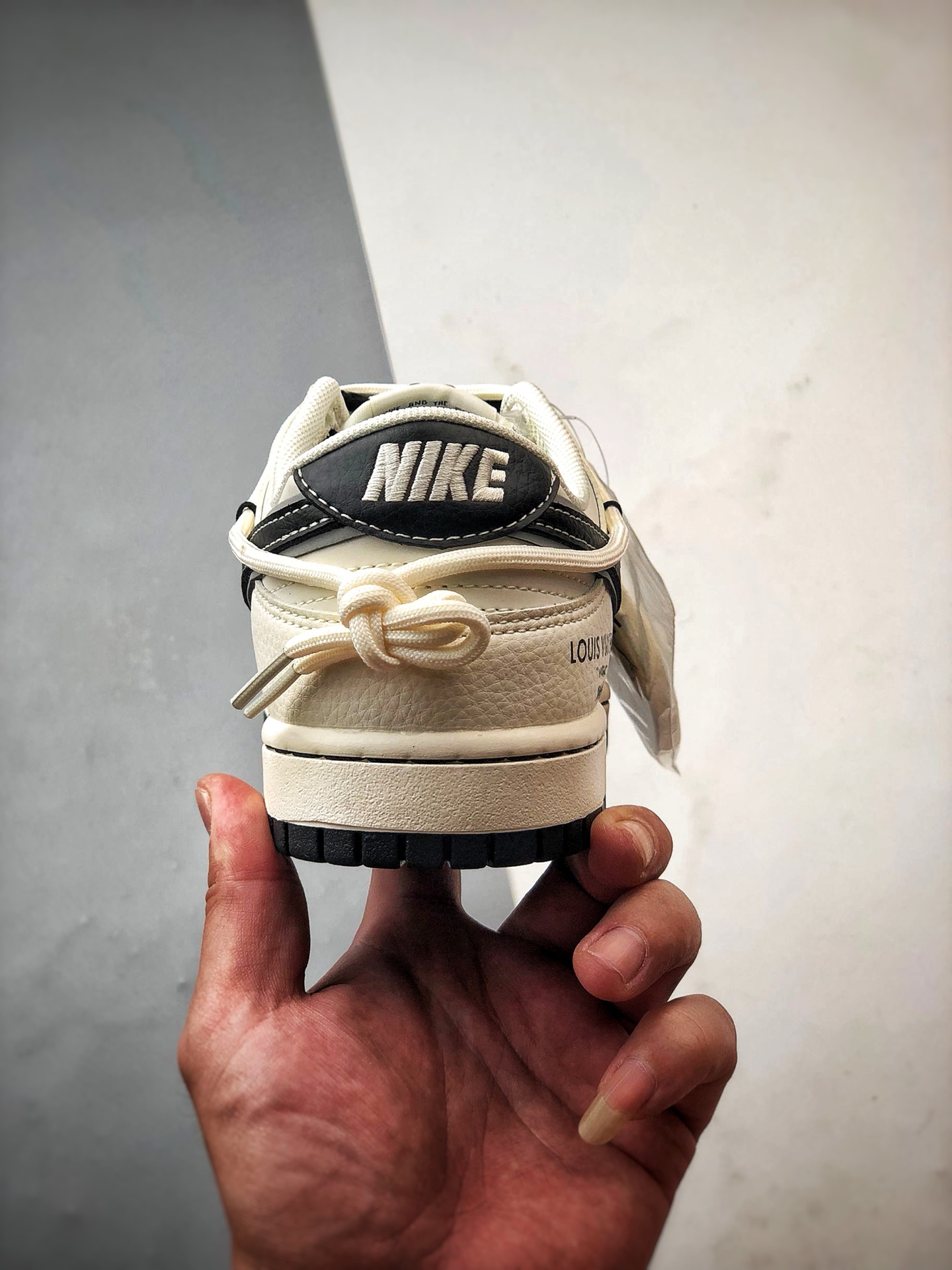 NK Dunk Low Retro ”DIY高端定制” LV印花米白黑解构 低帮休闲运动板鞋 YX5066-337-莆田鞋,莆田鞋货源,高仿鞋,高仿鞋货源,安福档口,莆田高仿鞋,莆田鞋批发,高仿鞋批发,莆田高仿运动鞋,高仿运动鞋,莆田运动鞋 NK Dunk Low Retro ”DIY高端定制” LV印花米白黑解构 低帮休闲运动板鞋 YX5066-337