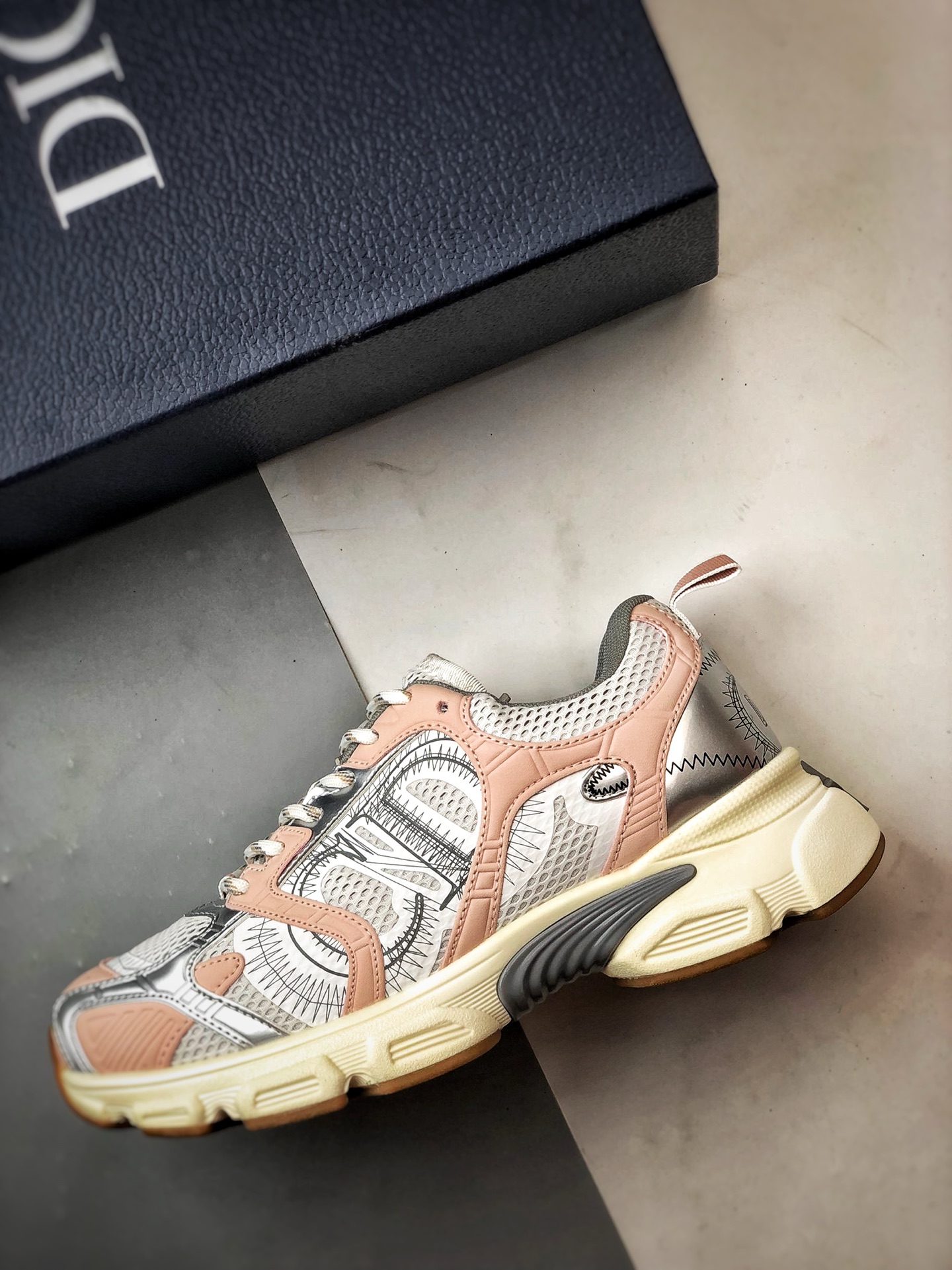 Dior/迪奥 Chrono系列 银粉 25ss本季最新单品 圆头系带生活休闲运动鞋-Chinese UA Cheap High Quatity Brand Clothes Bags handbags Sneakers wholesale wholesaler seller from China Factory suppliers Fashion Clothing Shoes best Quality Beautiful Price Dior/迪奥 Chrono系列 银粉 25ss本季最新单品 圆头系带生活休闲运动鞋