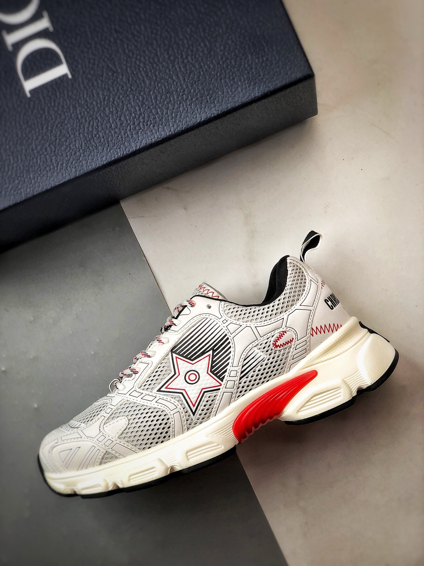 Dior/迪奥 Chrono系列 白红 25ss本季最新单品 圆头系带生活休闲运动鞋-Chinese UA Cheap High Quatity Brand Clothes Bags handbags Sneakers wholesale wholesaler seller from China Factory suppliers Fashion Clothing Shoes best Quality Beautiful Price Dior/迪奥 Chrono系列 白红 25ss本季最新单品 圆头系带生活休闲运动鞋