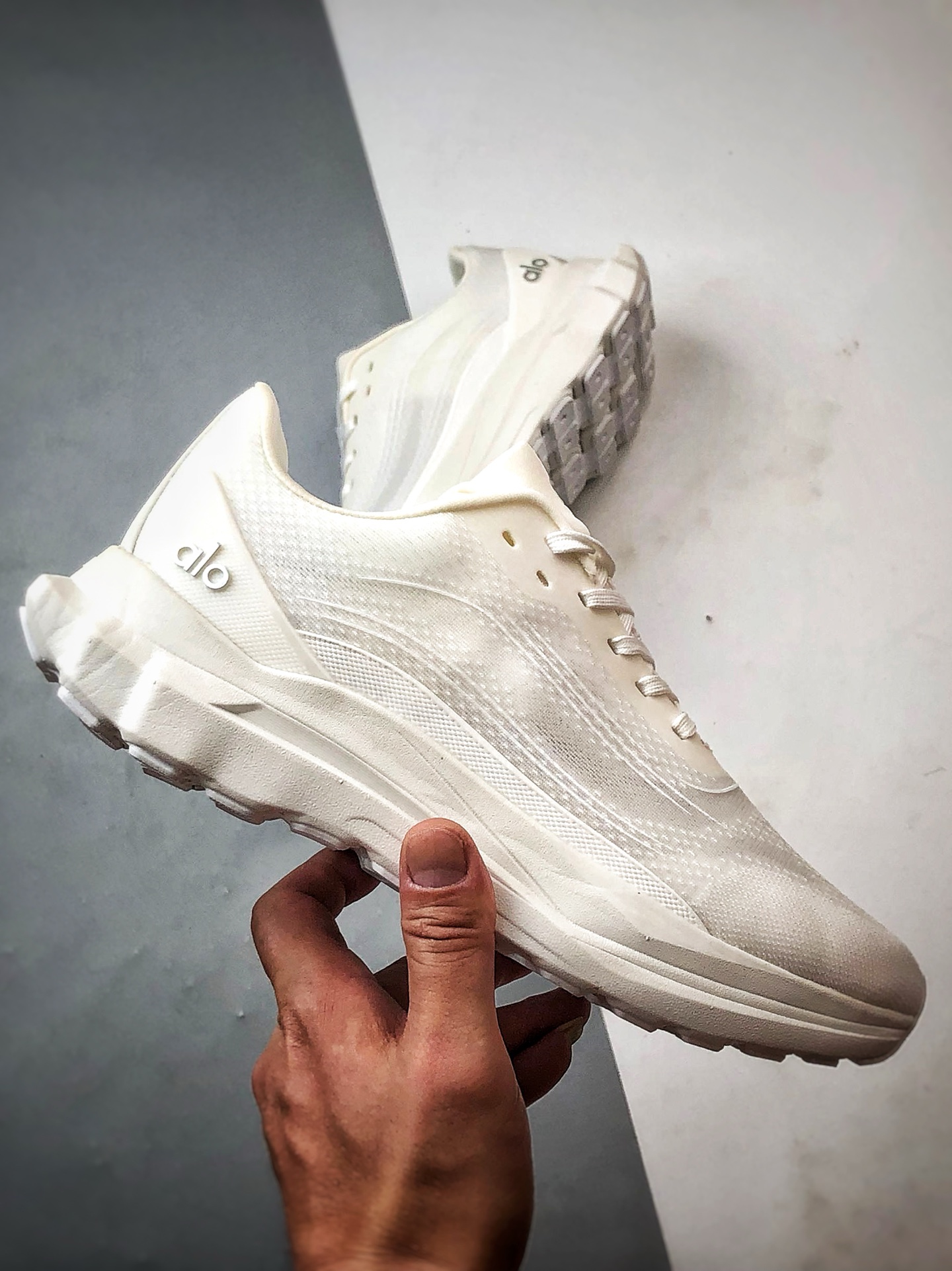 alo yoga Alo Runner 白色 舒适百搭透气低帮跑步鞋-Chinese UA Cheap High Quatity Brand Clothes Bags handbags Sneakers wholesale wholesaler seller from China Factory suppliers Fashion Clothing Shoes best Quality Beautiful Price alo yoga Alo Runner 白色 舒适百搭透气低帮跑步鞋