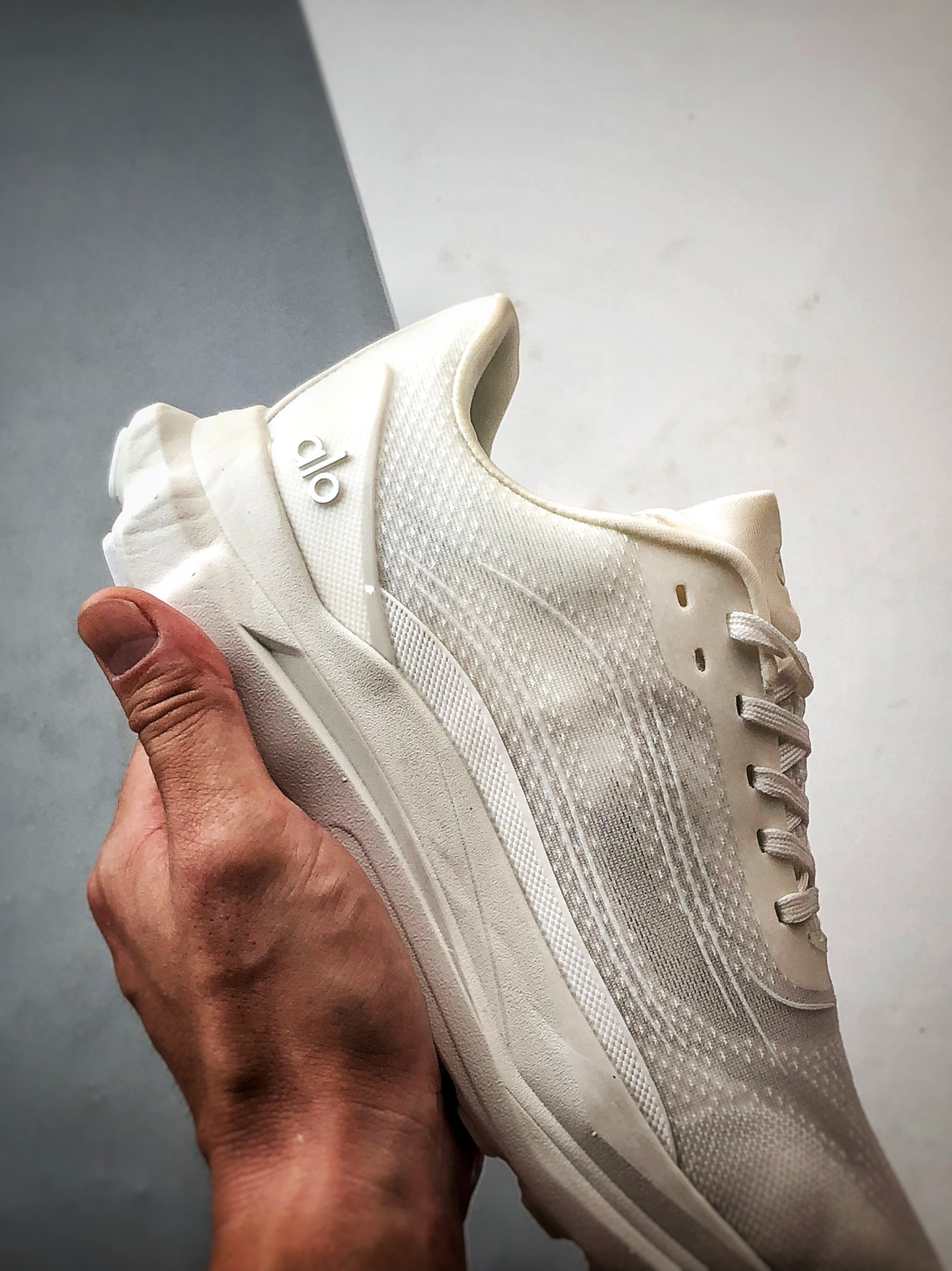 alo yoga Alo Runner 白色 舒适百搭透气低帮跑步鞋-Chinese UA Cheap High Quatity Brand Clothes Bags handbags Sneakers wholesale wholesaler seller from China Factory suppliers Fashion Clothing Shoes best Quality Beautiful Price alo yoga Alo Runner 白色 舒适百搭透气低帮跑步鞋