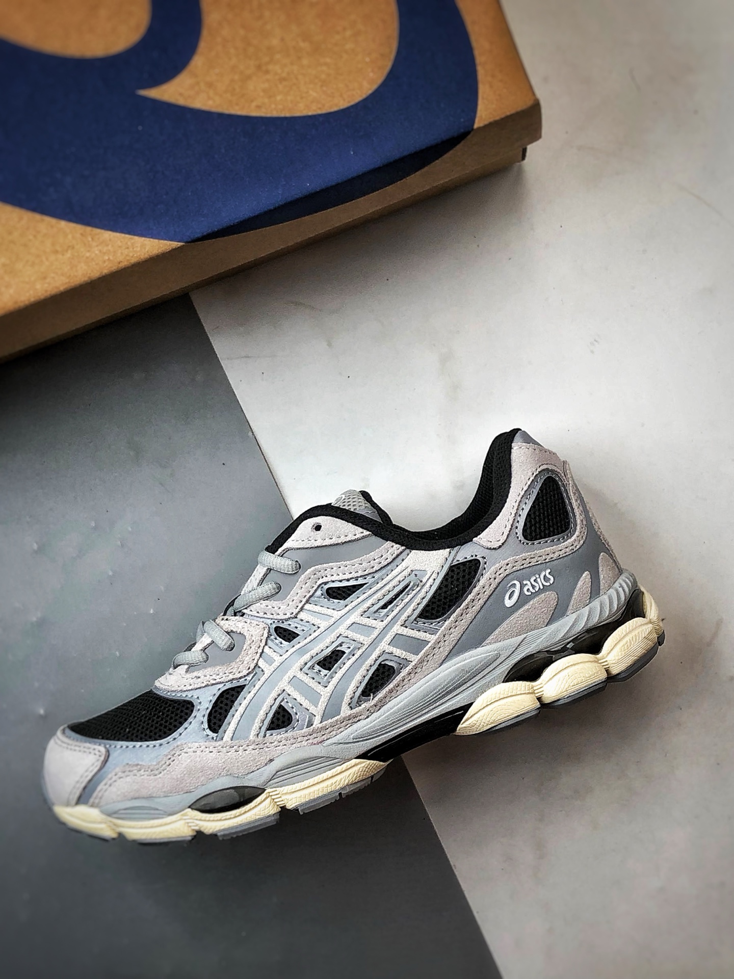 Asics Gel-NYC 复古单品 浅灰黑 亚瑟士新款厚底街头运动休闲鞋-莆田鞋,莆田鞋货源,高仿鞋,高仿鞋货源,安福档口,莆田高仿鞋,莆田鞋批发,高仿鞋批发,莆田高仿运动鞋,高仿运动鞋,莆田运动鞋 Asics Gel-NYC 复古单品 浅灰黑 亚瑟士新款厚底街头运动休闲鞋