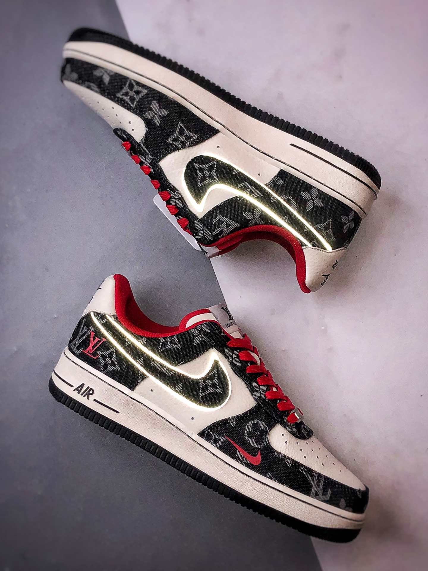 LV x Air Force 1 Low 黑红老花牛仔 LW9279-001-莆田鞋,莆田鞋货源,高仿鞋,高仿鞋货源,安福档口,莆田高仿鞋,莆田鞋批发,高仿鞋批发,莆田高仿运动鞋,高仿运动鞋,莆田运动鞋 LV x Air Force 1 Low 黑红老花牛仔 LW9279-001