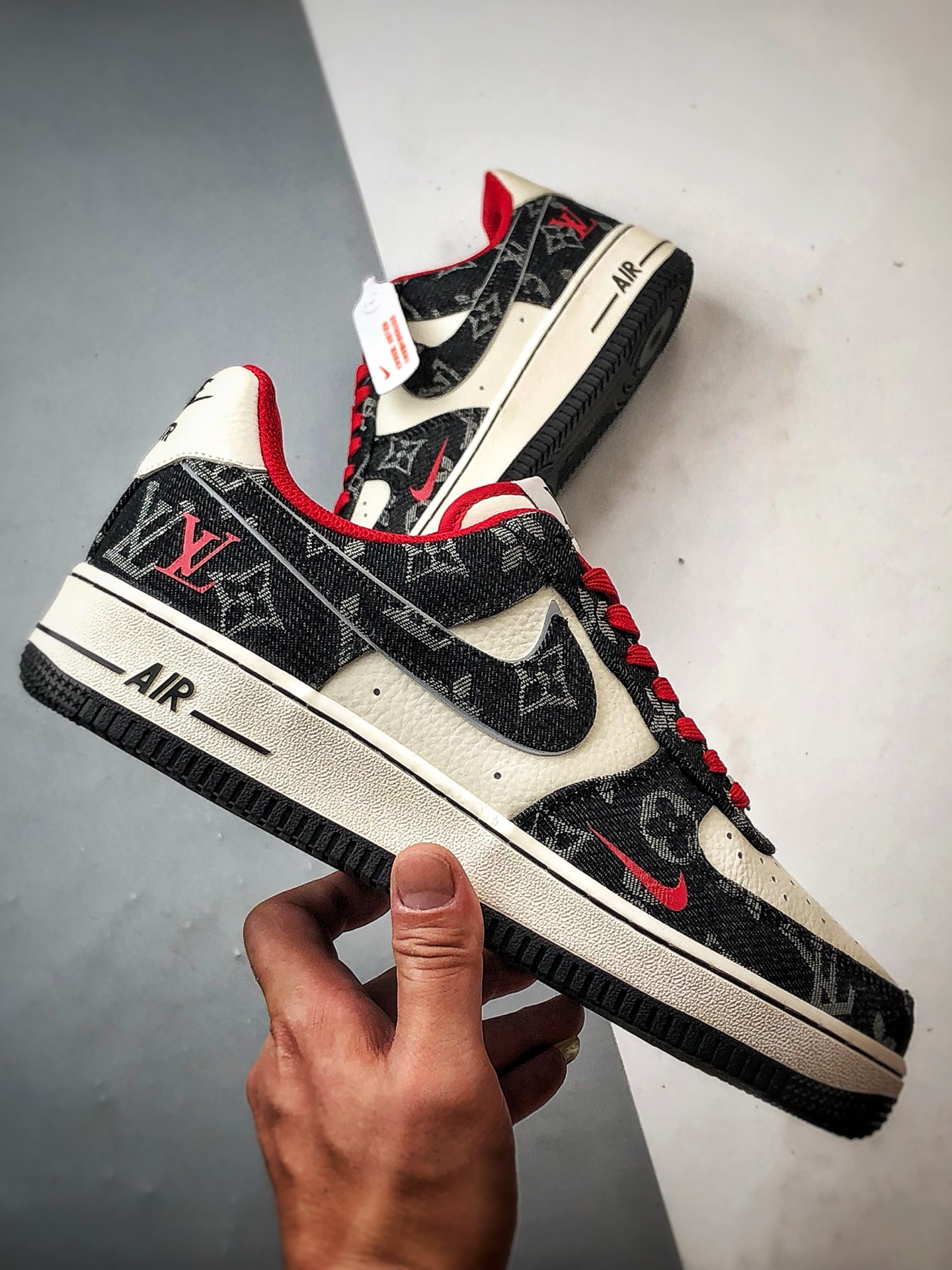 LV x Air Force 1 Low 黑红老花牛仔 LW9279-001-莆田鞋,莆田鞋货源,高仿鞋,高仿鞋货源,安福档口,莆田高仿鞋,莆田鞋批发,高仿鞋批发,莆田高仿运动鞋,高仿运动鞋,莆田运动鞋 LV x Air Force 1 Low 黑红老花牛仔 LW9279-001