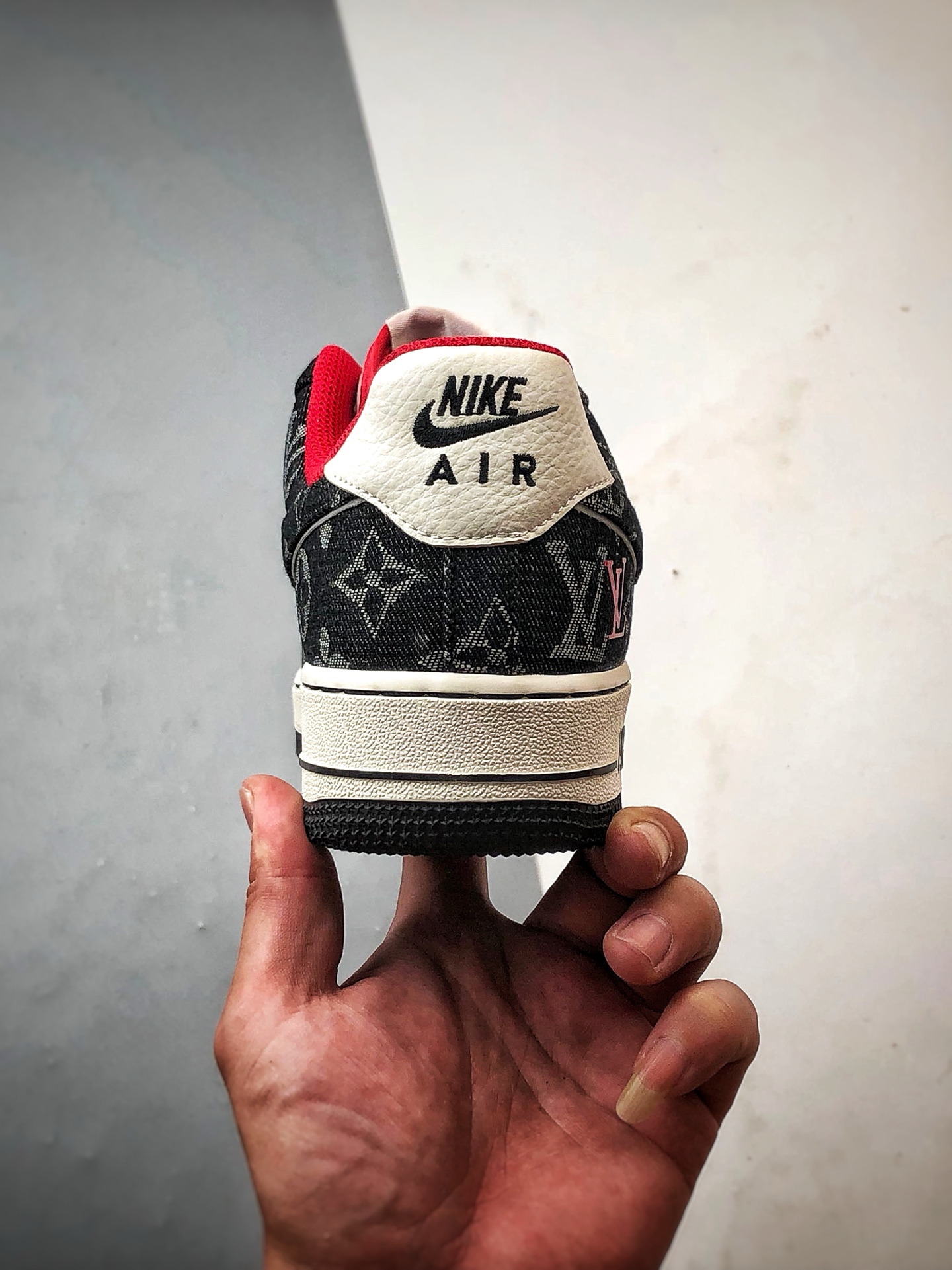 LV x Air Force 1 Low 黑红老花牛仔 LW9279-001-莆田鞋,莆田鞋货源,高仿鞋,高仿鞋货源,安福档口,莆田高仿鞋,莆田鞋批发,高仿鞋批发,莆田高仿运动鞋,高仿运动鞋,莆田运动鞋 LV x Air Force 1 Low 黑红老花牛仔 LW9279-001