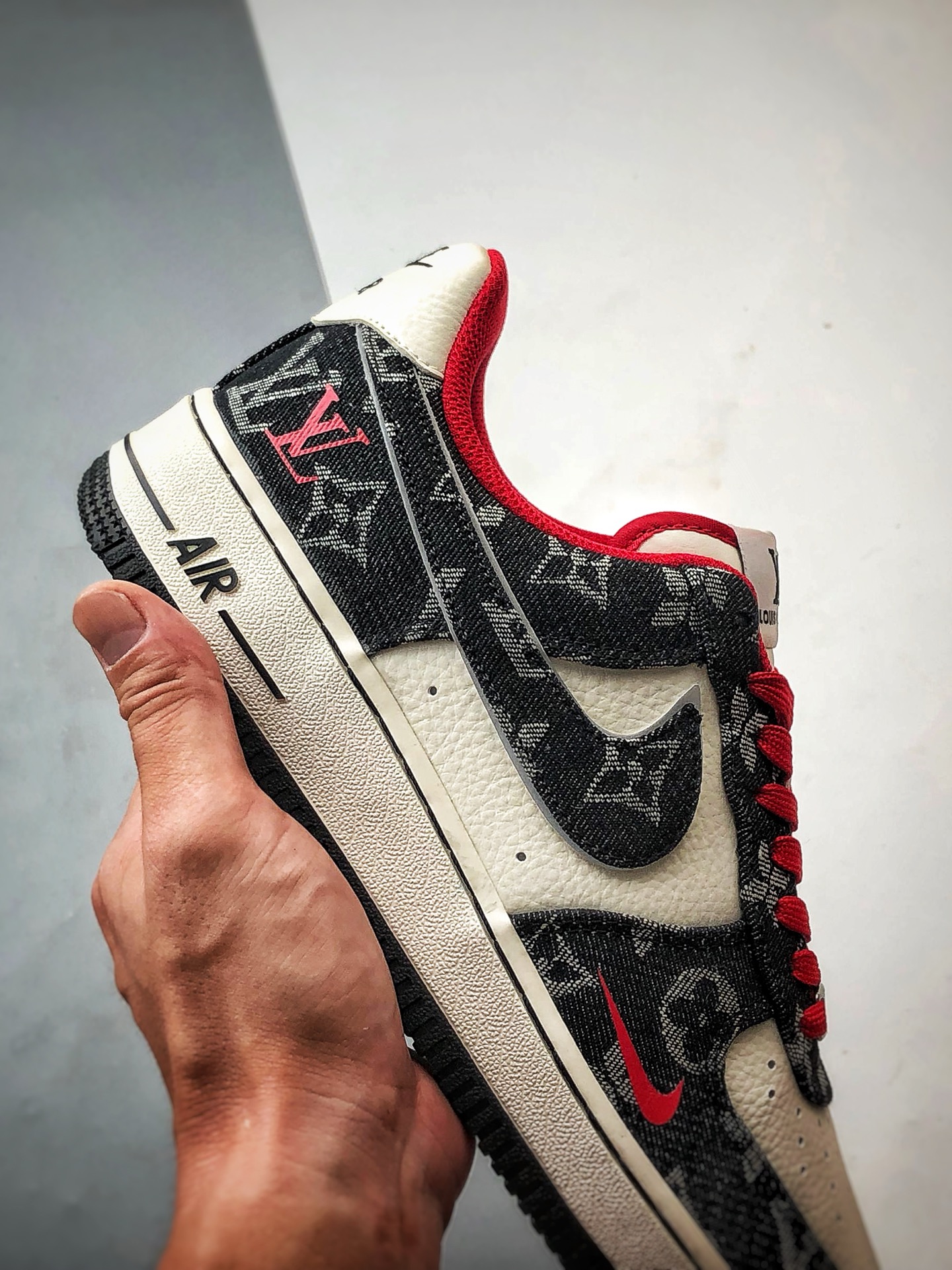 LV x Air Force 1 Low 黑红老花牛仔 LW9279-001-莆田鞋,莆田鞋货源,高仿鞋,高仿鞋货源,安福档口,莆田高仿鞋,莆田鞋批发,高仿鞋批发,莆田高仿运动鞋,高仿运动鞋,莆田运动鞋 LV x Air Force 1 Low 黑红老花牛仔 LW9279-001