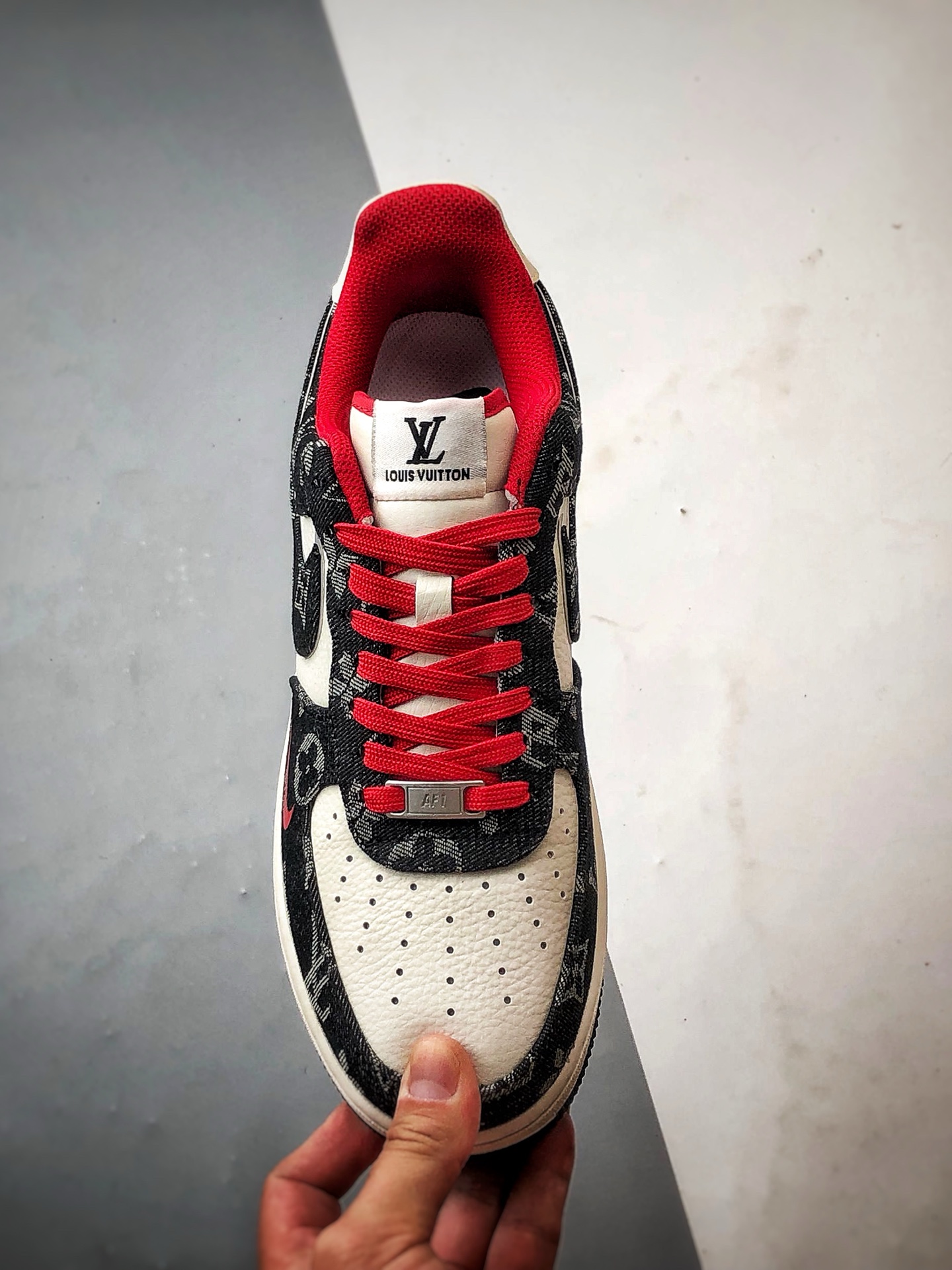 LV x Air Force 1 Low 黑红老花牛仔 LW9279-001-莆田鞋,莆田鞋货源,高仿鞋,高仿鞋货源,安福档口,莆田高仿鞋,莆田鞋批发,高仿鞋批发,莆田高仿运动鞋,高仿运动鞋,莆田运动鞋 LV x Air Force 1 Low 黑红老花牛仔 LW9279-001