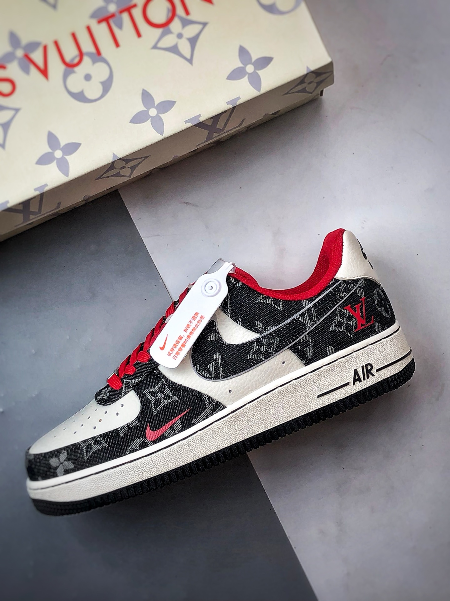 LV x Air Force 1 Low 黑红老花牛仔 LW9279-001-莆田鞋,莆田鞋货源,高仿鞋,高仿鞋货源,安福档口,莆田高仿鞋,莆田鞋批发,高仿鞋批发,莆田高仿运动鞋,高仿运动鞋,莆田运动鞋 LV x Air Force 1 Low 黑红老花牛仔 LW9279-001