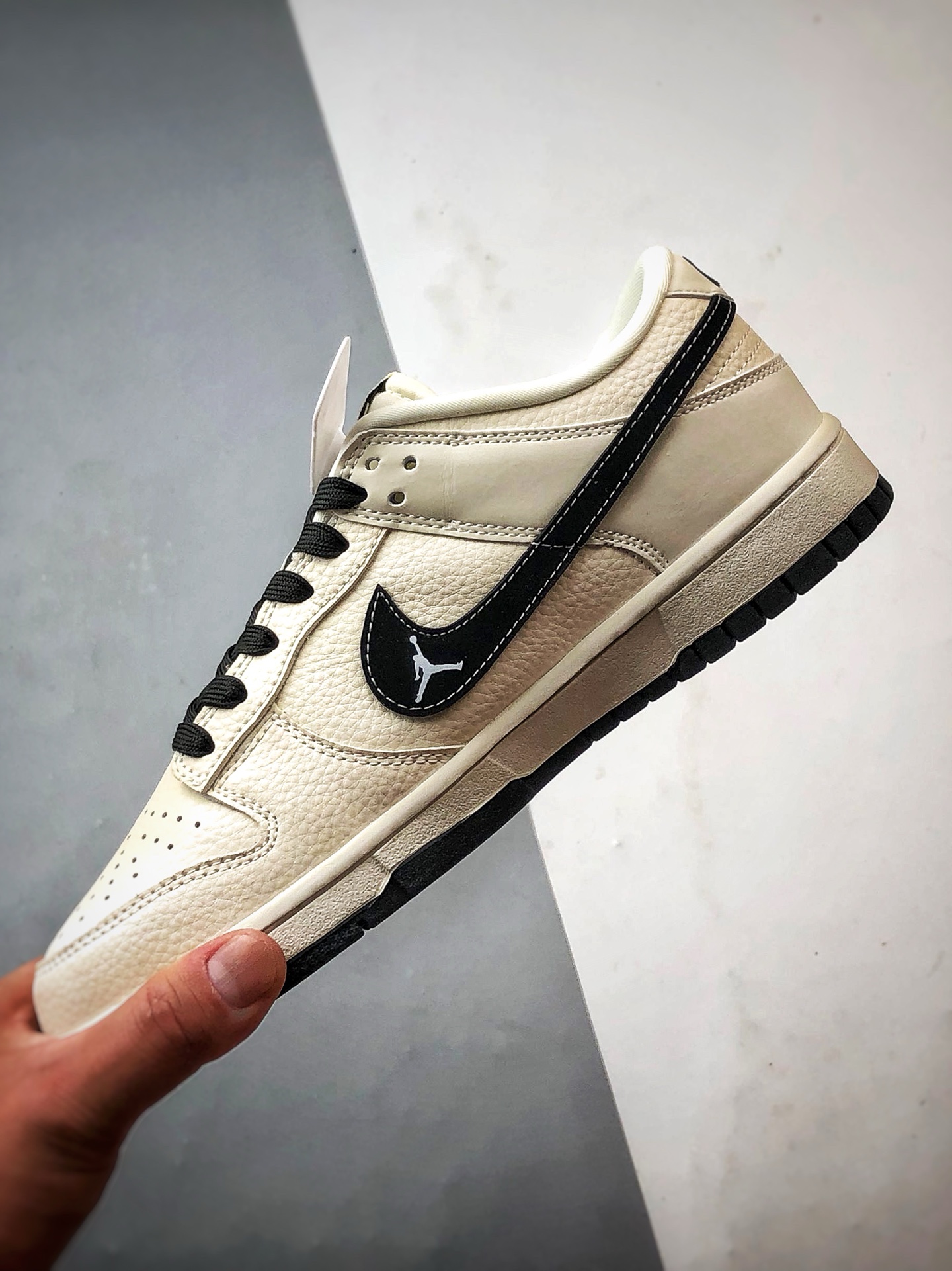 NK Dunk Low Retro ”DIY高端定制” 飞人米白黑 低帮休闲运动板鞋 LW1818-118-莆田鞋,莆田鞋货源,高仿鞋,高仿鞋货源,安福档口,莆田高仿鞋,莆田鞋批发,高仿鞋批发,莆田高仿运动鞋,高仿运动鞋,莆田运动鞋 NK Dunk Low Retro ”DIY高端定制” 飞人米白黑 低帮休闲运动板鞋 LW1818-118