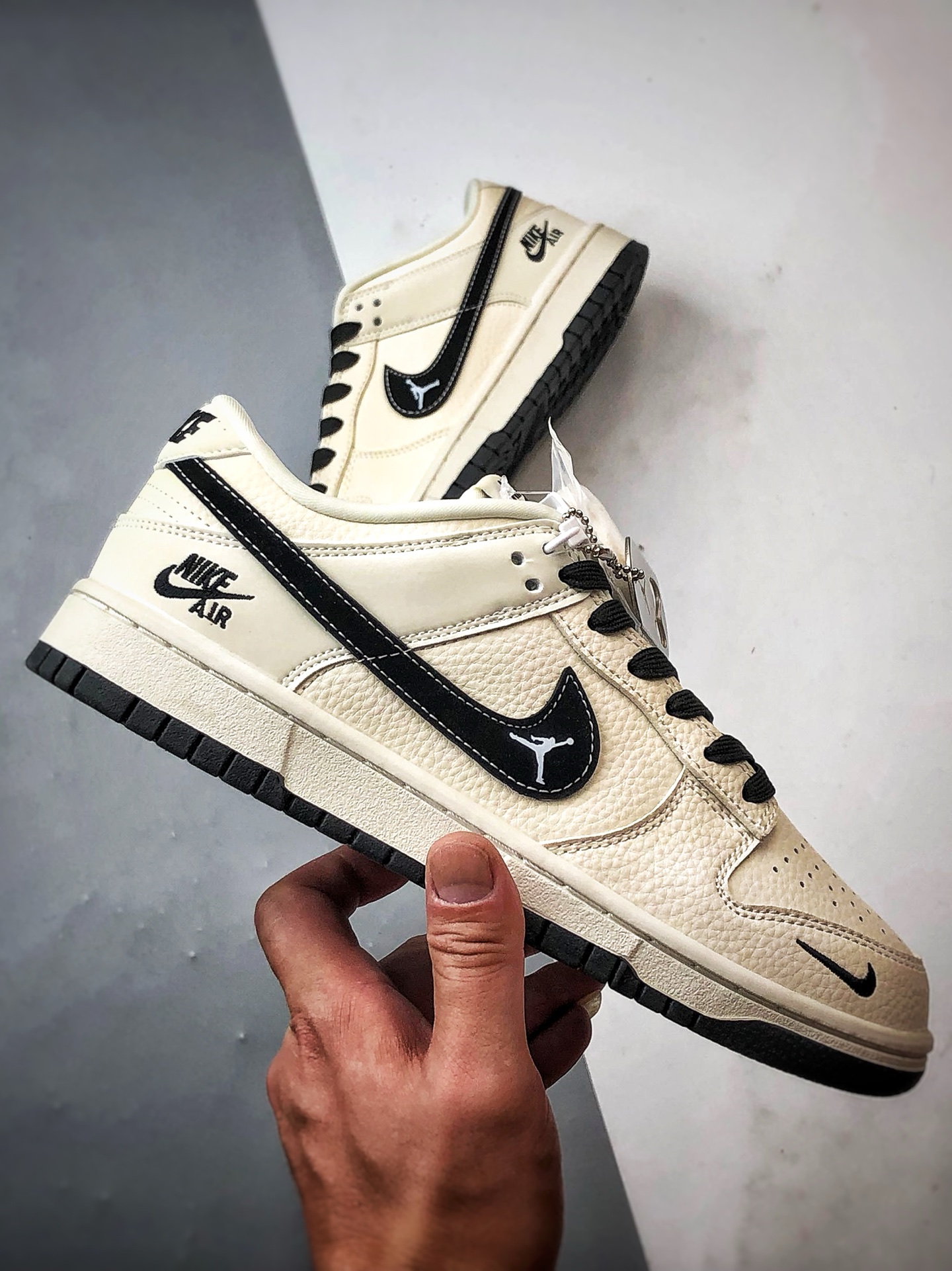 NK Dunk Low Retro ”DIY高端定制” 飞人米白黑 低帮休闲运动板鞋 LW1818-118-莆田鞋,莆田鞋货源,高仿鞋,高仿鞋货源,安福档口,莆田高仿鞋,莆田鞋批发,高仿鞋批发,莆田高仿运动鞋,高仿运动鞋,莆田运动鞋 NK Dunk Low Retro ”DIY高端定制” 飞人米白黑 低帮休闲运动板鞋 LW1818-118