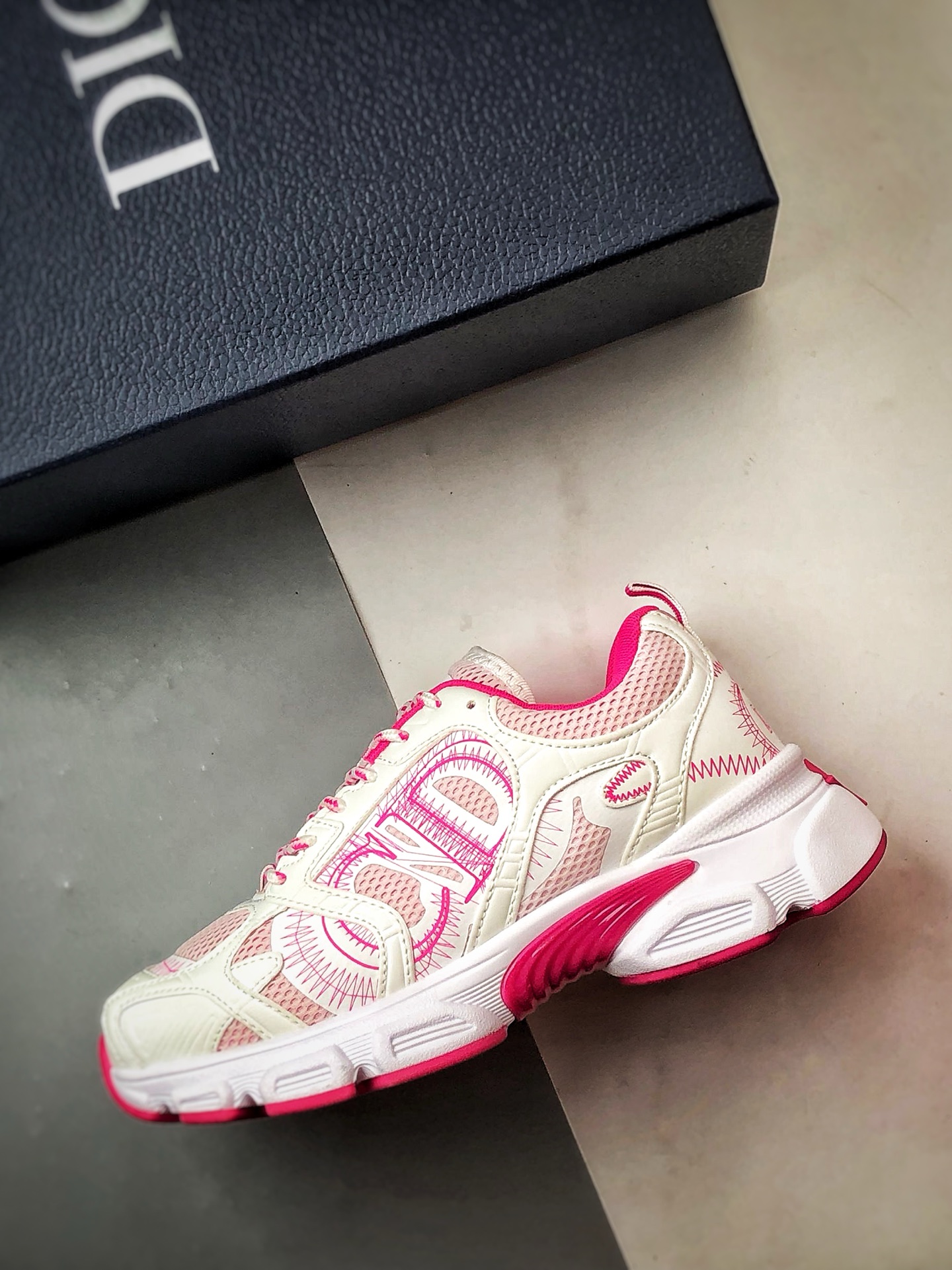 Dior/迪奥 Chrono系列 白粉 25ss本季最新单品 圆头系带生活休闲运动鞋-莆田鞋,莆田鞋货源,高仿鞋,高仿鞋货源,安福档口,莆田高仿鞋,莆田鞋批发,高仿鞋批发,莆田高仿运动鞋,高仿运动鞋,莆田运动鞋 Dior/迪奥 Chrono系列 白粉 25ss本季最新单品 圆头系带生活休闲运动鞋