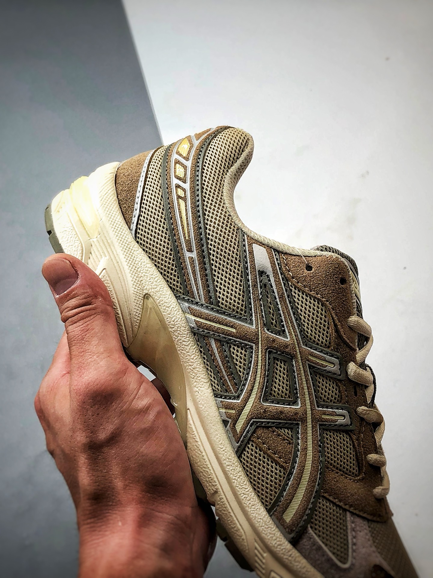 Asics Gel-1130 棕白 亚瑟士轻便百搭休闲运动慢跑鞋 1202A163-200-莆田鞋,莆田鞋货源,高仿鞋,高仿鞋货源,安福档口,莆田高仿鞋,莆田鞋批发,高仿鞋批发,莆田高仿运动鞋,高仿运动鞋,莆田运动鞋 Asics Gel-1130 棕白 亚瑟士轻便百搭休闲运动慢跑鞋 1202A163-200