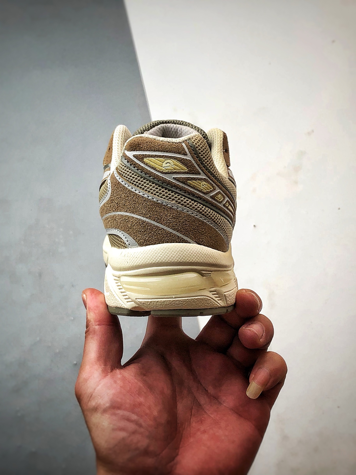 Asics Gel-1130 棕白 亚瑟士轻便百搭休闲运动慢跑鞋 1202A163-200-莆田鞋,莆田鞋货源,高仿鞋,高仿鞋货源,安福档口,莆田高仿鞋,莆田鞋批发,高仿鞋批发,莆田高仿运动鞋,高仿运动鞋,莆田运动鞋 Asics Gel-1130 棕白 亚瑟士轻便百搭休闲运动慢跑鞋 1202A163-200