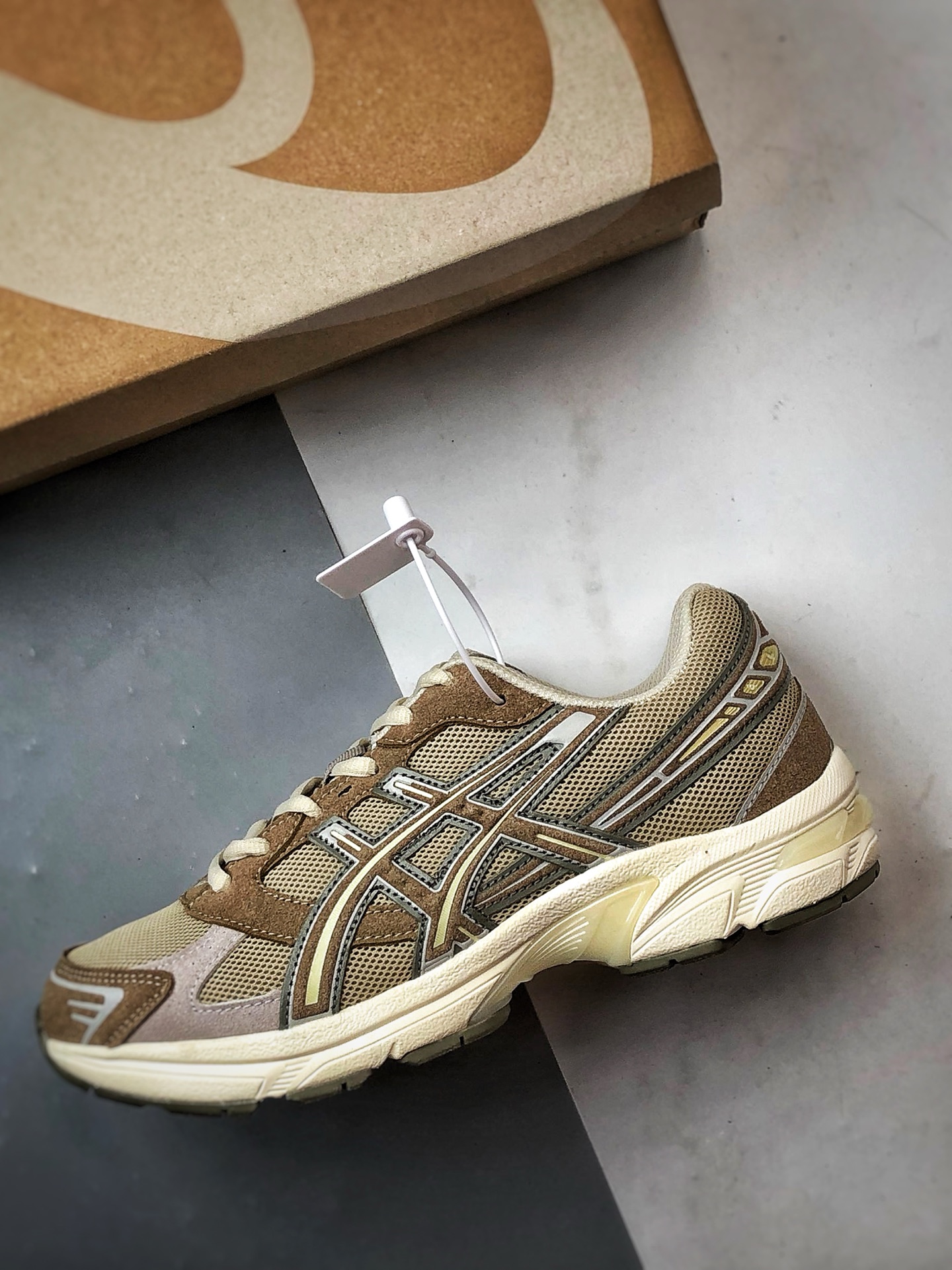 Asics Gel-1130 棕白 亚瑟士轻便百搭休闲运动慢跑鞋 1202A163-200-莆田鞋,莆田鞋货源,高仿鞋,高仿鞋货源,安福档口,莆田高仿鞋,莆田鞋批发,高仿鞋批发,莆田高仿运动鞋,高仿运动鞋,莆田运动鞋 Asics Gel-1130 棕白 亚瑟士轻便百搭休闲运动慢跑鞋 1202A163-200