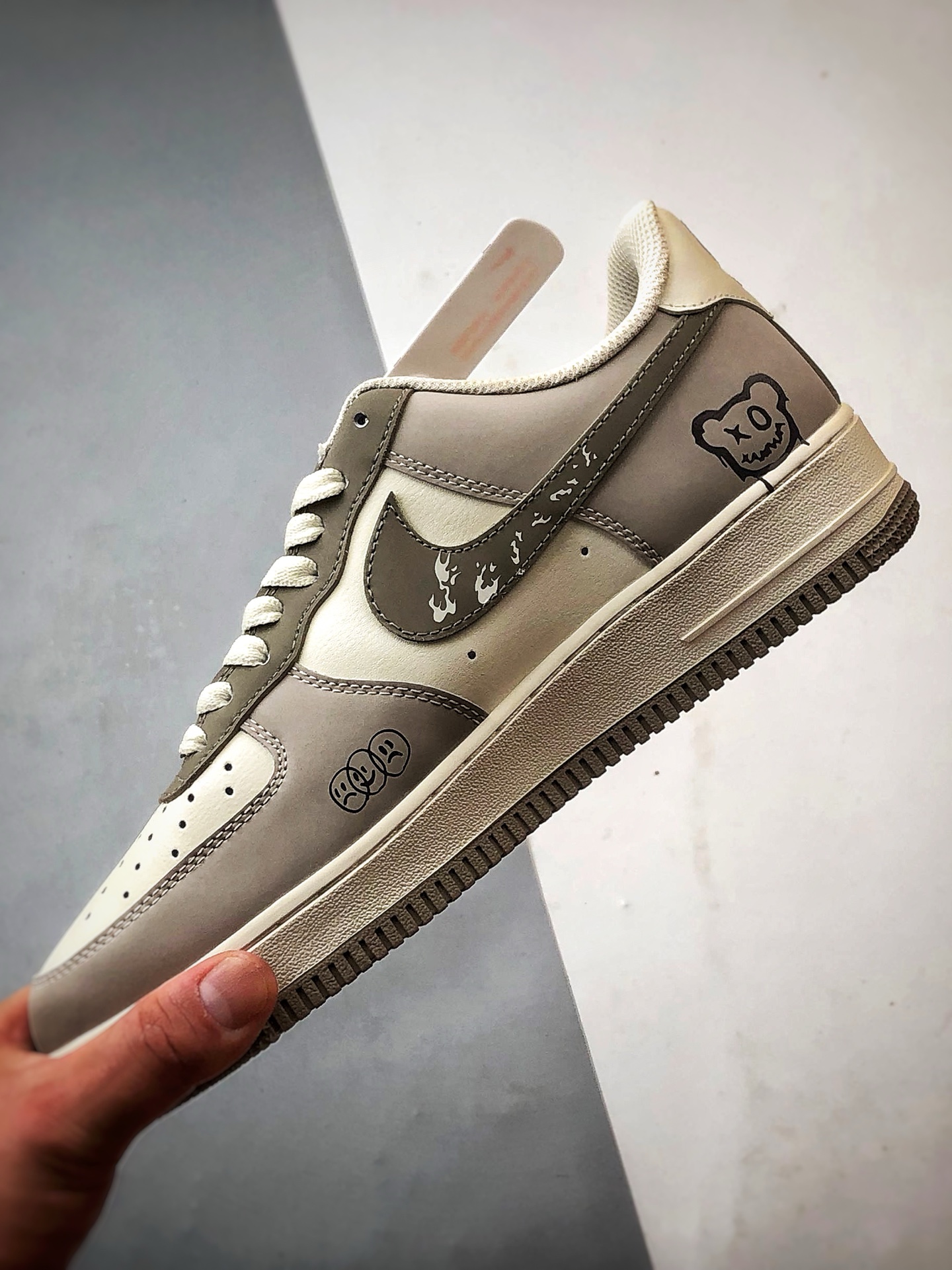 Air Force 1 '07 Low 笑脸熊印花 DB3301-881-莆田鞋,莆田鞋货源,高仿鞋,高仿鞋货源,安福档口,莆田高仿鞋,莆田鞋批发,高仿鞋批发,莆田高仿运动鞋,高仿运动鞋,莆田运动鞋 Air Force 1 '07 Low 笑脸熊印花 DB3301-881