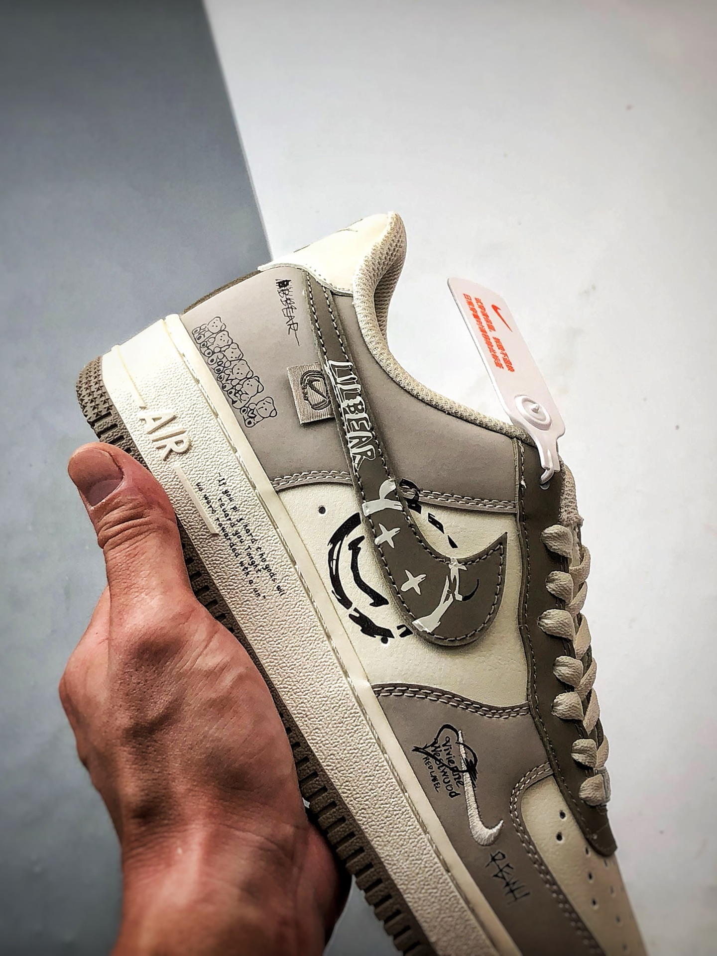 Air Force 1 '07 Low 笑脸熊印花 DB3301-881-莆田鞋,莆田鞋货源,高仿鞋,高仿鞋货源,安福档口,莆田高仿鞋,莆田鞋批发,高仿鞋批发,莆田高仿运动鞋,高仿运动鞋,莆田运动鞋 Air Force 1 '07 Low 笑脸熊印花 DB3301-881