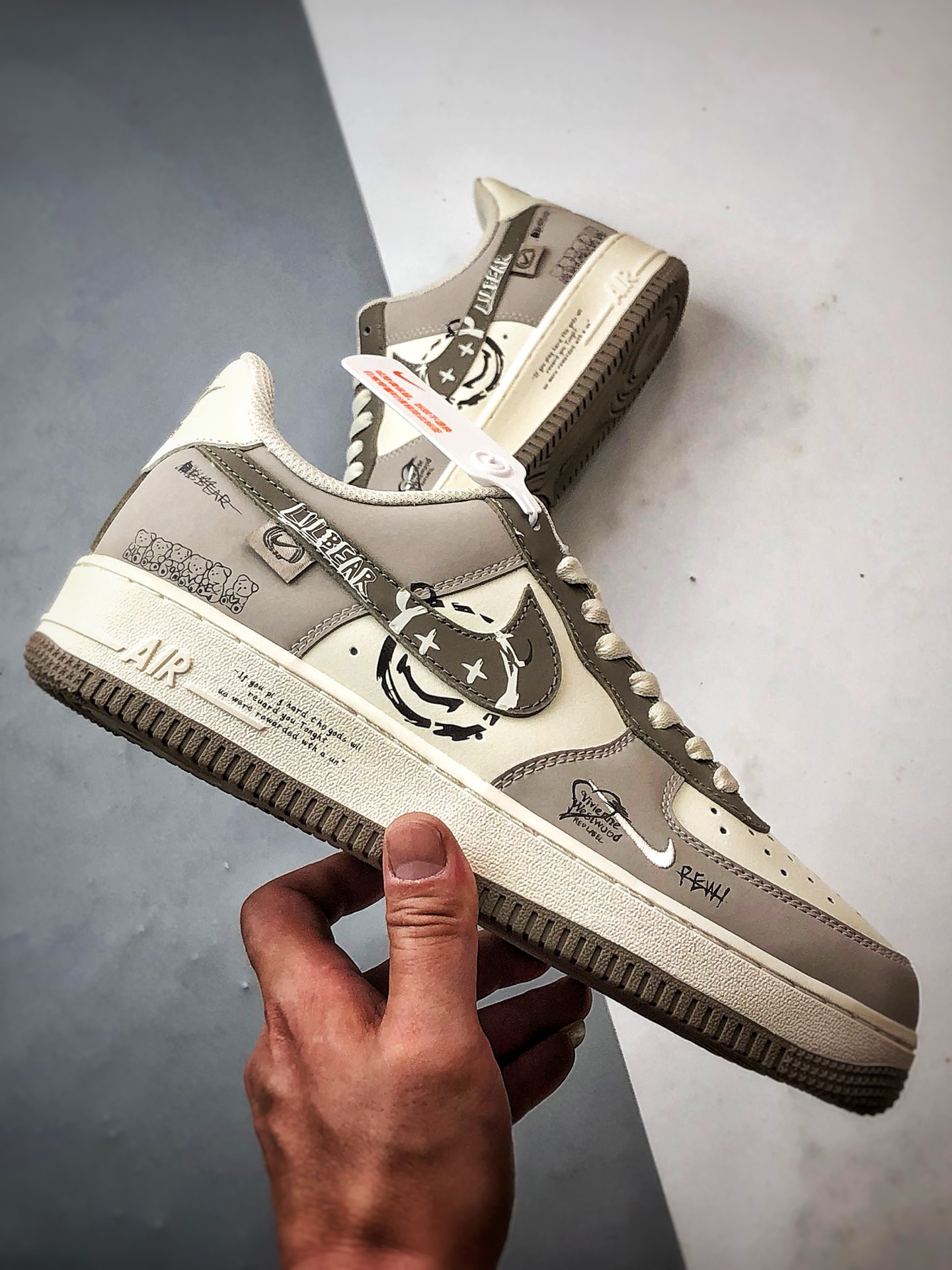 Air Force 1 '07 Low 笑脸熊印花 DB3301-881-莆田鞋,莆田鞋货源,高仿鞋,高仿鞋货源,安福档口,莆田高仿鞋,莆田鞋批发,高仿鞋批发,莆田高仿运动鞋,高仿运动鞋,莆田运动鞋 Air Force 1 '07 Low 笑脸熊印花 DB3301-881