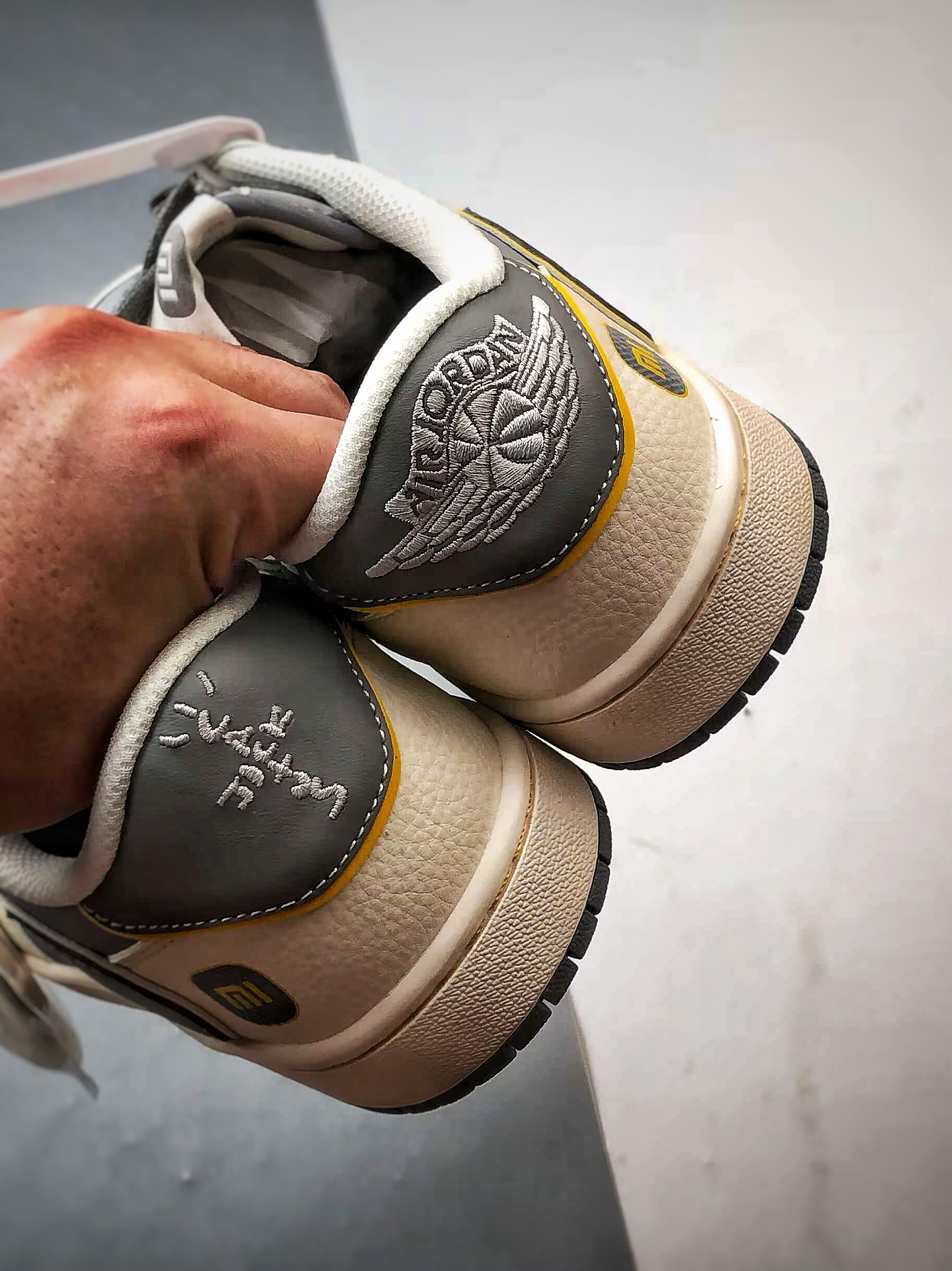 Air Jordan 1 Low OG ”高端定制” 小米su7米灰黄倒钩 XX3168-200-莆田鞋,莆田鞋货源,高仿鞋,高仿鞋货源,安福档口,莆田高仿鞋,莆田鞋批发,高仿鞋批发,莆田高仿运动鞋,高仿运动鞋,莆田运动鞋 Air Jordan 1 Low OG ”高端定制” 小米su7米灰黄倒钩 XX3168-200