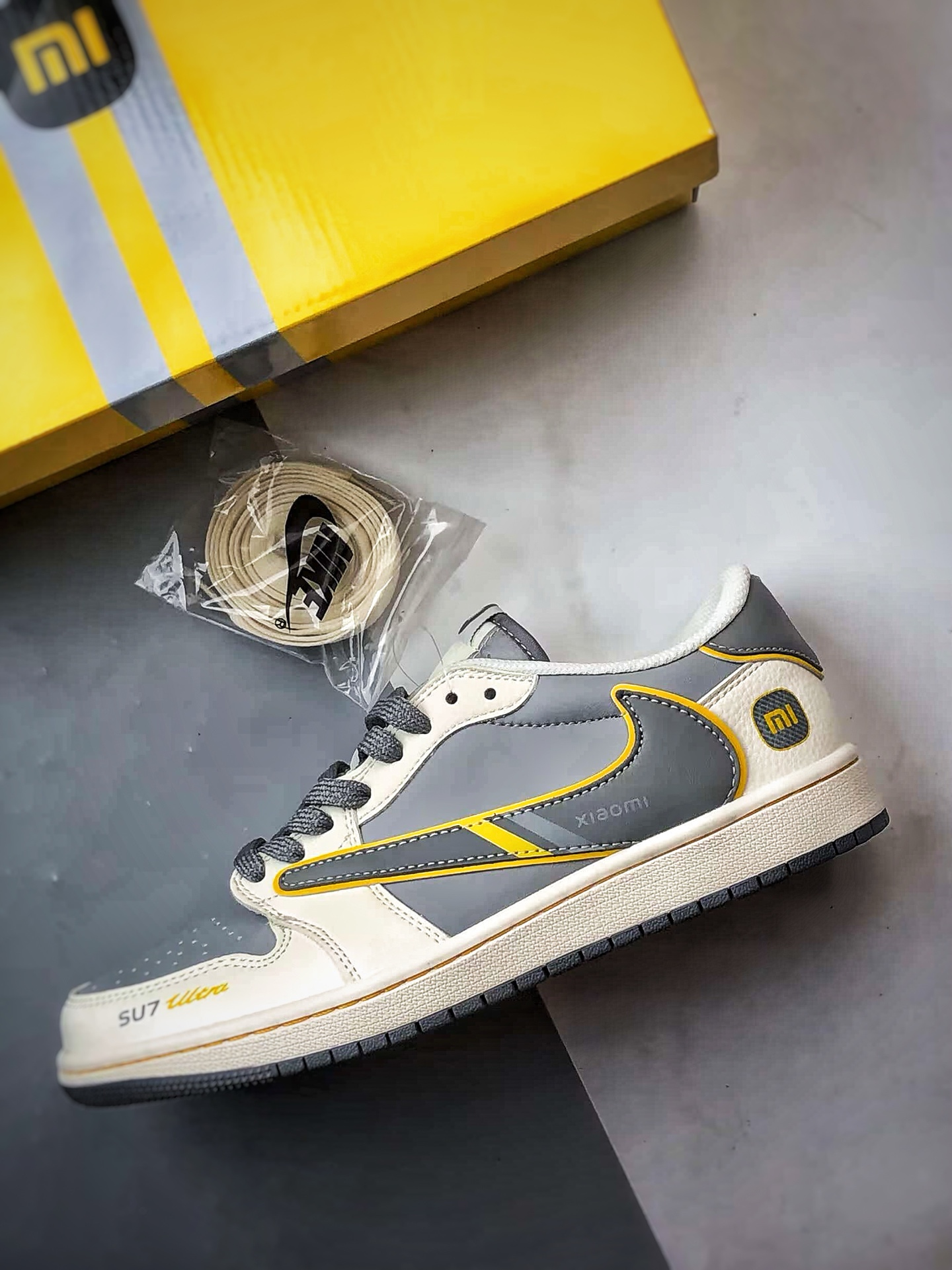 Air Jordan 1 Low OG ”高端定制” 小米su7米灰黄倒钩 XX3168-200-莆田鞋,莆田鞋货源,高仿鞋,高仿鞋货源,安福档口,莆田高仿鞋,莆田鞋批发,高仿鞋批发,莆田高仿运动鞋,高仿运动鞋,莆田运动鞋 Air Jordan 1 Low OG ”高端定制” 小米su7米灰黄倒钩 XX3168-200