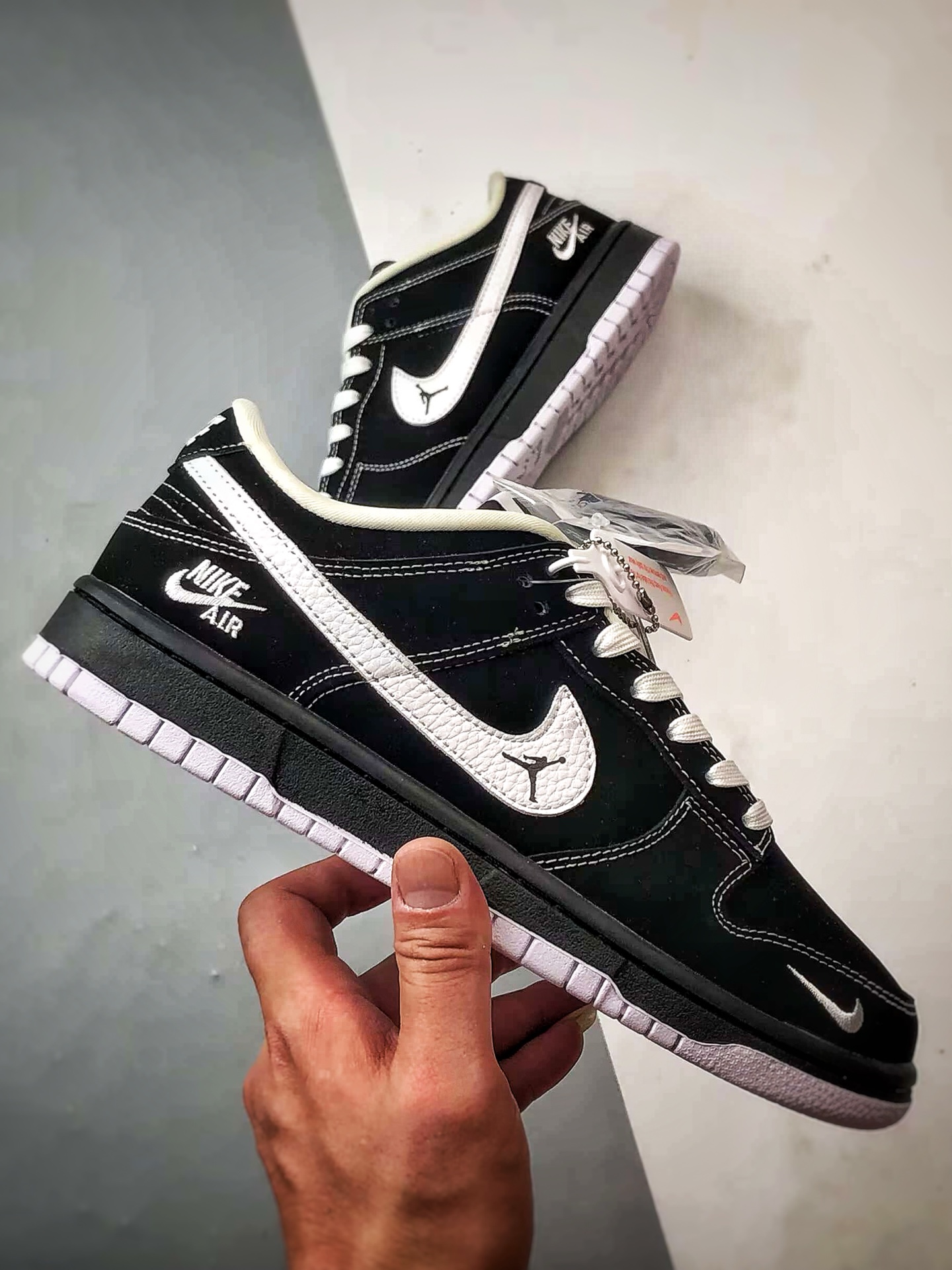 NK Dunk Low Retro ”DIY高端定制” 飞人黑白 低帮休闲运动板鞋 LW1818-117-莆田鞋,莆田鞋货源,高仿鞋,高仿鞋货源,安福档口,莆田高仿鞋,莆田鞋批发,高仿鞋批发,莆田高仿运动鞋,高仿运动鞋,莆田运动鞋 NK Dunk Low Retro ”DIY高端定制” 飞人黑白 低帮休闲运动板鞋 LW1818-117