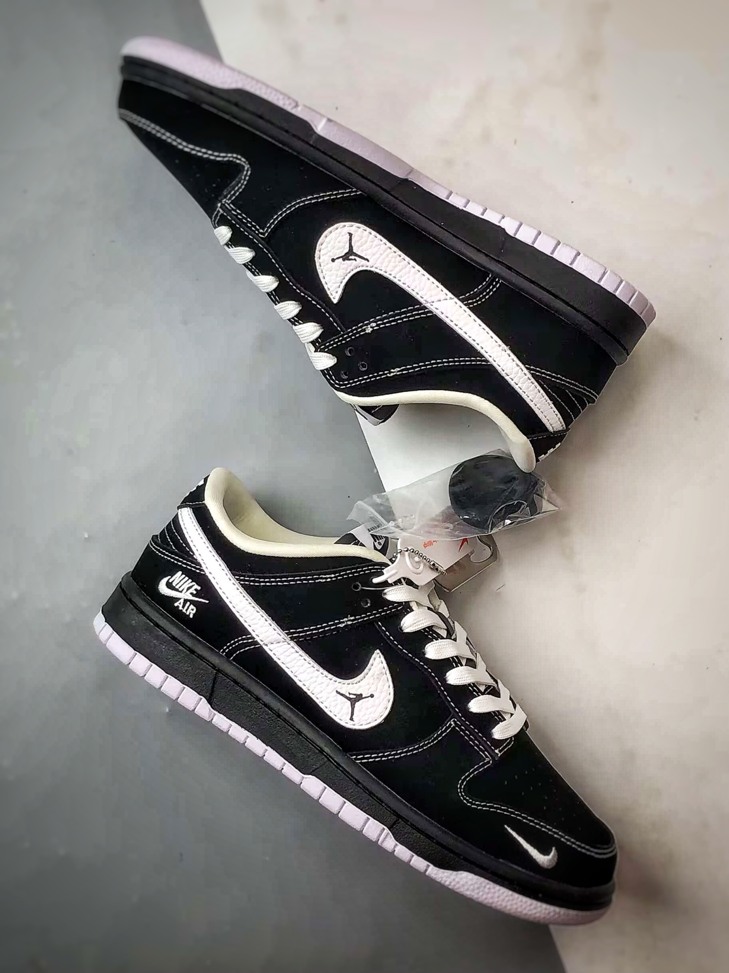 NK Dunk Low Retro ”DIY高端定制” 飞人黑白 低帮休闲运动板鞋 LW1818-117-莆田鞋,莆田鞋货源,高仿鞋,高仿鞋货源,安福档口,莆田高仿鞋,莆田鞋批发,高仿鞋批发,莆田高仿运动鞋,高仿运动鞋,莆田运动鞋 NK Dunk Low Retro ”DIY高端定制” 飞人黑白 低帮休闲运动板鞋 LW1818-117
