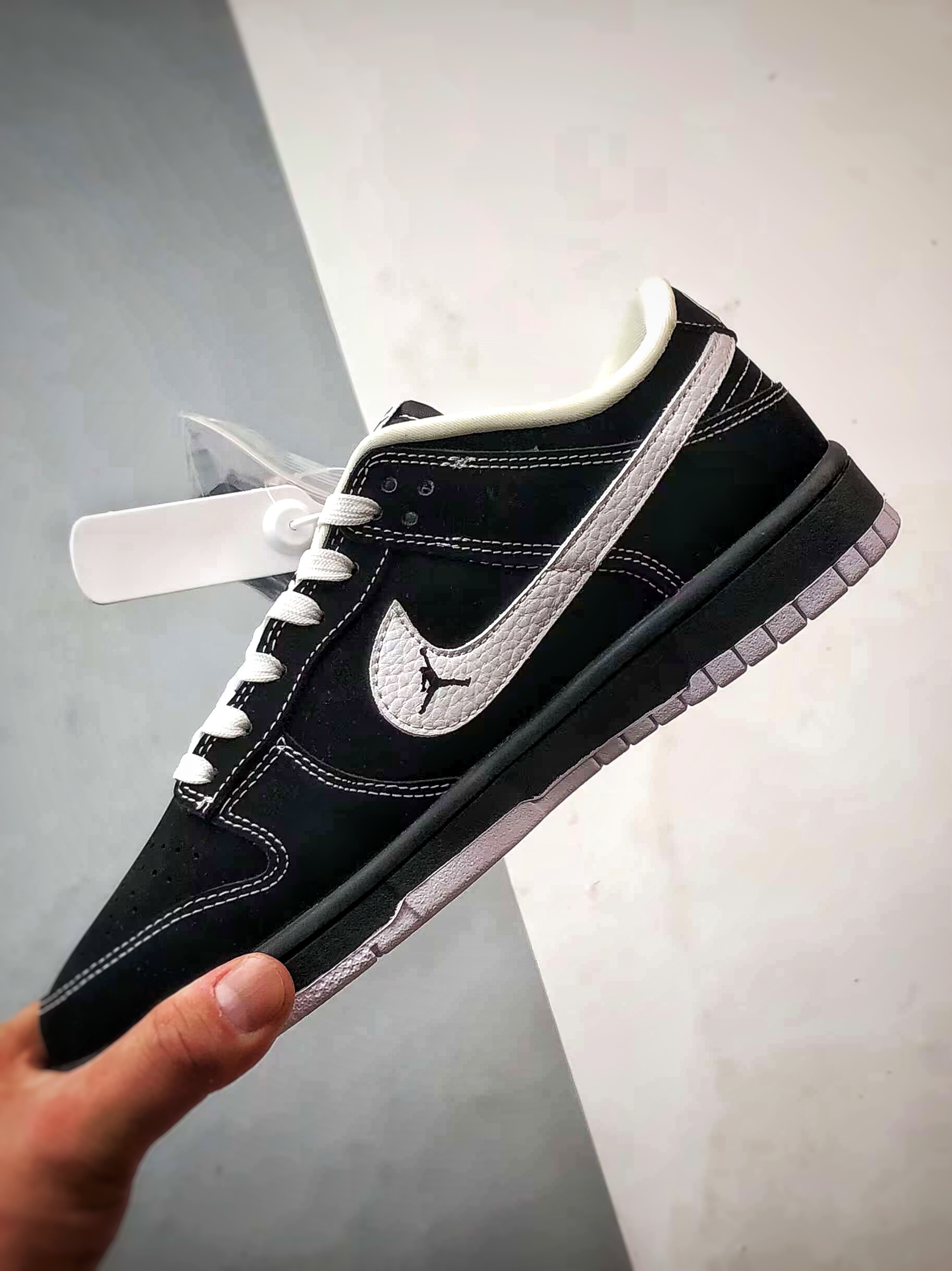 NK Dunk Low Retro ”DIY高端定制” 飞人黑白 低帮休闲运动板鞋 LW1818-117-莆田鞋,莆田鞋货源,高仿鞋,高仿鞋货源,安福档口,莆田高仿鞋,莆田鞋批发,高仿鞋批发,莆田高仿运动鞋,高仿运动鞋,莆田运动鞋 NK Dunk Low Retro ”DIY高端定制” 飞人黑白 低帮休闲运动板鞋 LW1818-117