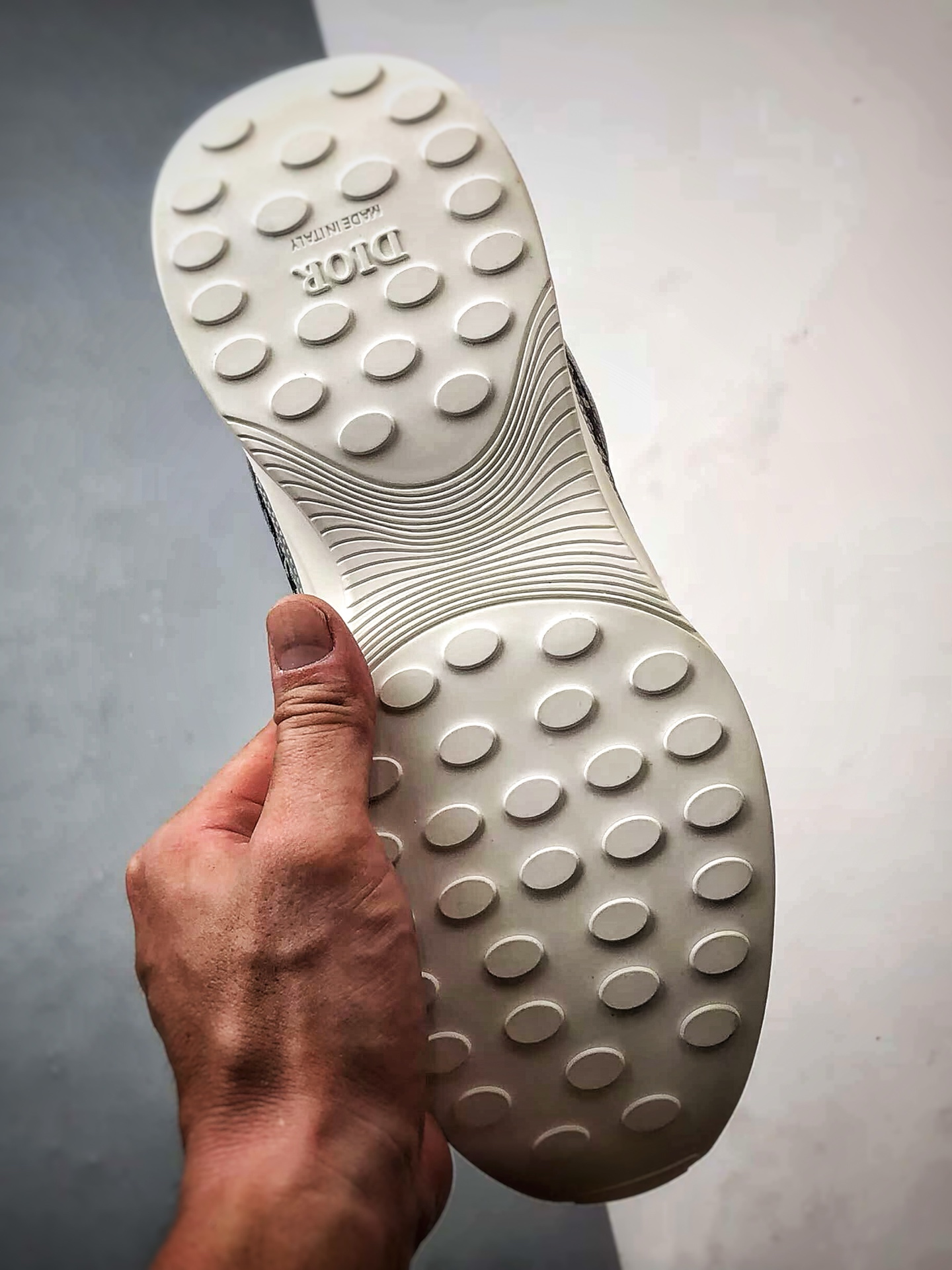 Dior/迪奥 B25 Oblique Runner Sneaker 白灰 老爹风系带低帮透气休闲运动慢跑鞋-Chinese UA Cheap High Quatity Brand Clothes Bags handbags Sneakers wholesale wholesaler seller from China Factory suppliers Fashion Clothing Shoes best Quality Beautiful Price Dior/迪奥 B25 Oblique Runner Sneaker 白灰 老爹风系带低帮透气休闲运动慢跑鞋