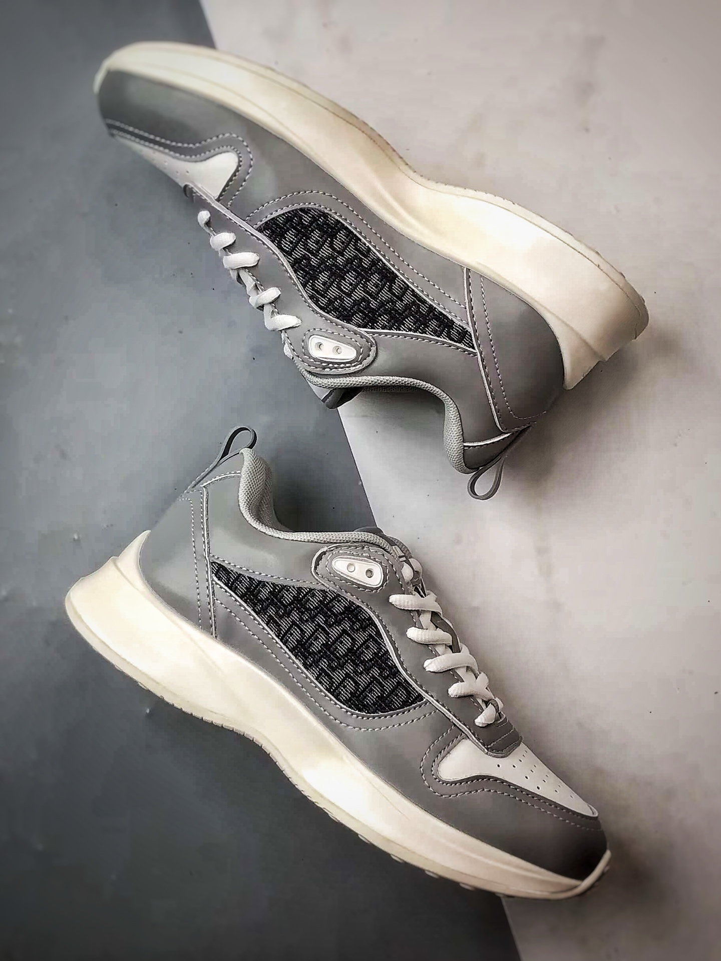 Dior/迪奥 B25 Oblique Runner Sneaker 白灰 老爹风系带低帮透气休闲运动慢跑鞋-Chinese UA Cheap High Quatity Brand Clothes Bags handbags Sneakers wholesale wholesaler seller from China Factory suppliers Fashion Clothing Shoes best Quality Beautiful Price Dior/迪奥 B25 Oblique Runner Sneaker 白灰 老爹风系带低帮透气休闲运动慢跑鞋