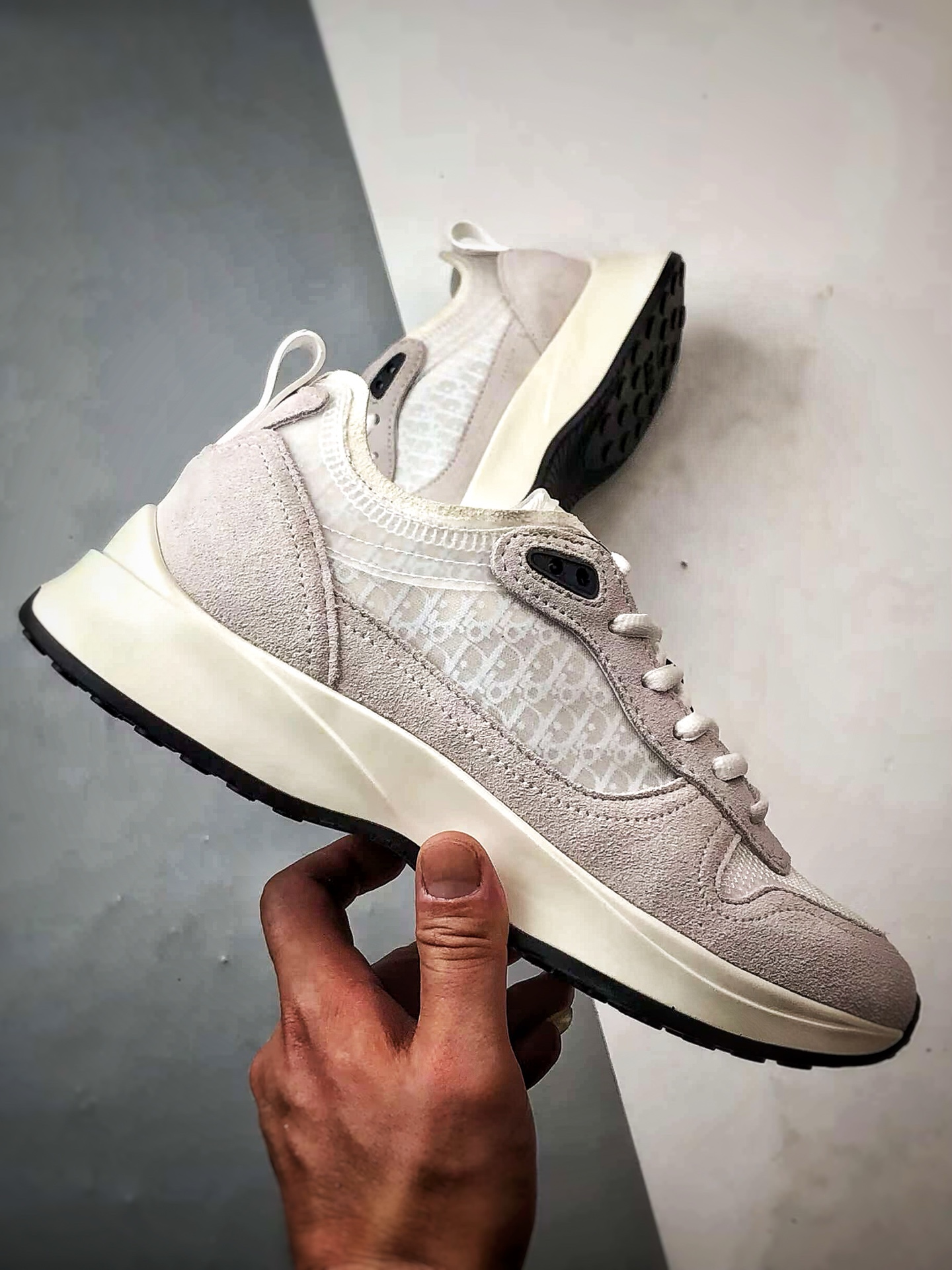 Dior/迪奥 B25 Oblique Runner Sneaker 米白 老爹风系带低帮透气休闲运动慢跑鞋-Chinese UA Cheap High Quatity Brand Clothes Bags handbags Sneakers wholesale wholesaler seller from China Factory suppliers Fashion Clothing Shoes best Quality Beautiful Price Dior/迪奥 B25 Oblique Runner Sneaker 米白 老爹风系带低帮透气休闲运动慢跑鞋