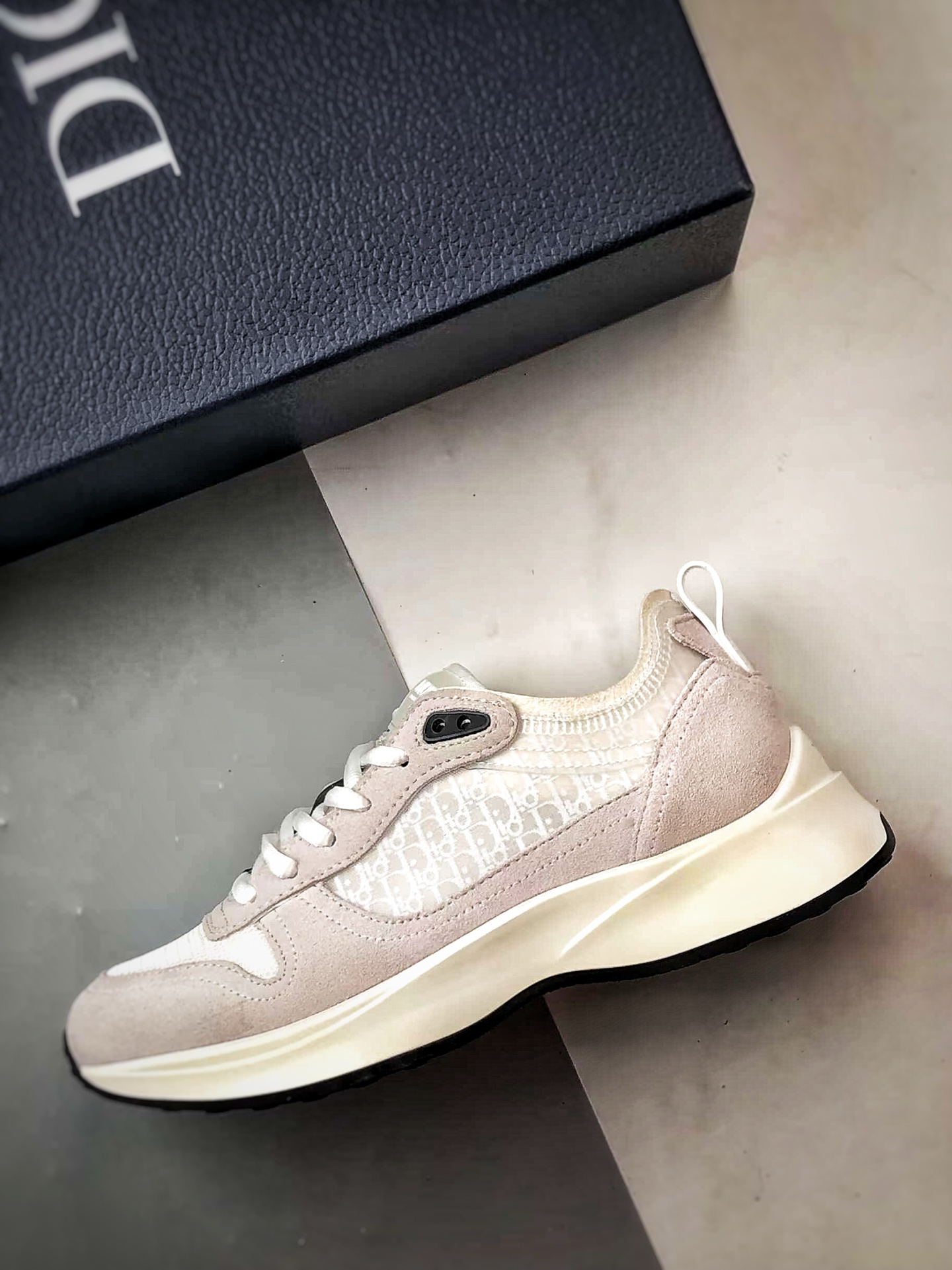 Dior/迪奥 B25 Oblique Runner Sneaker 米白 老爹风系带低帮透气休闲运动慢跑鞋-Chinese UA Cheap High Quatity Brand Clothes Bags handbags Sneakers wholesale wholesaler seller from China Factory suppliers Fashion Clothing Shoes best Quality Beautiful Price Dior/迪奥 B25 Oblique Runner Sneaker 米白 老爹风系带低帮透气休闲运动慢跑鞋