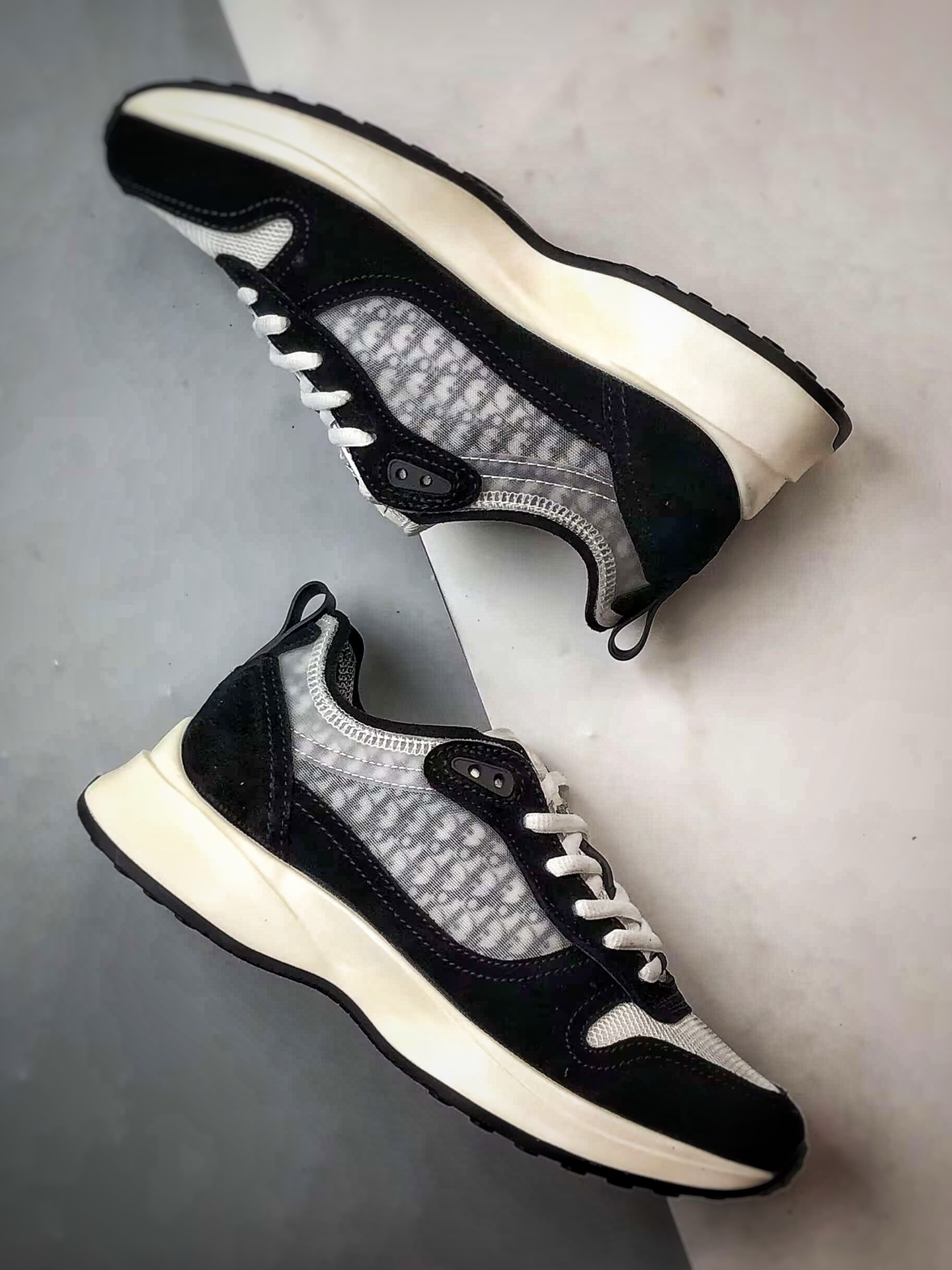 Dior/迪奥 B25 Oblique Runner Sneaker 黑白 老爹风系带低帮透气休闲运动慢跑鞋-Chinese UA Cheap High Quatity Brand Clothes Bags handbags Sneakers wholesale wholesaler seller from China Factory suppliers Fashion Clothing Shoes best Quality Beautiful Price Dior/迪奥 B25 Oblique Runner Sneaker 黑白 老爹风系带低帮透气休闲运动慢跑鞋