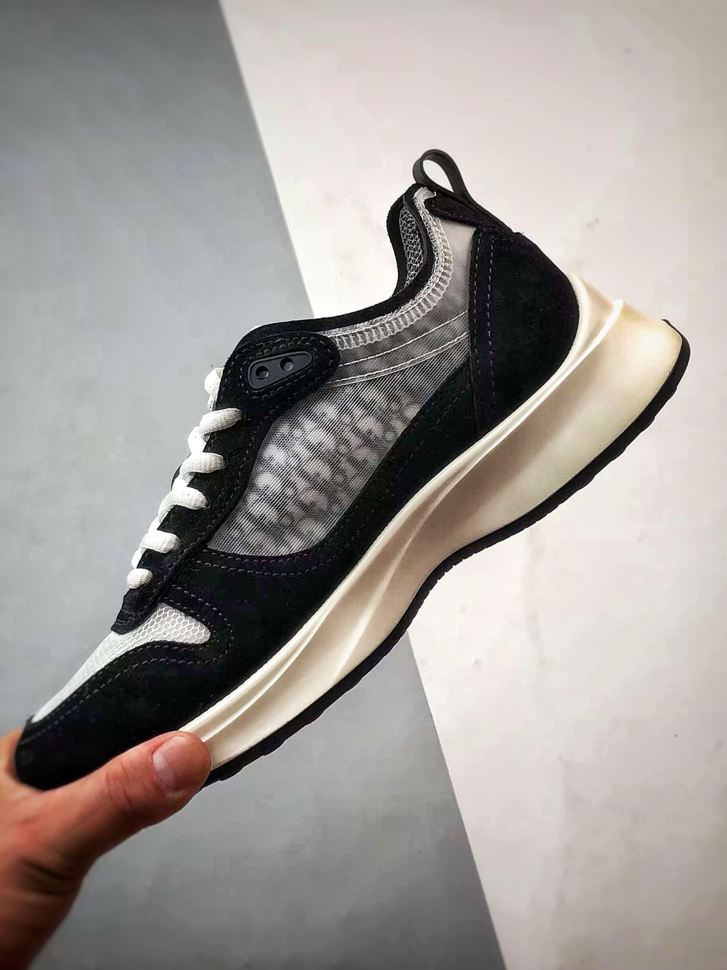 Dior/迪奥 B25 Oblique Runner Sneaker 黑白 老爹风系带低帮透气休闲运动慢跑鞋-Chinese UA Cheap High Quatity Brand Clothes Bags handbags Sneakers wholesale wholesaler seller from China Factory suppliers Fashion Clothing Shoes best Quality Beautiful Price Dior/迪奥 B25 Oblique Runner Sneaker 黑白 老爹风系带低帮透气休闲运动慢跑鞋