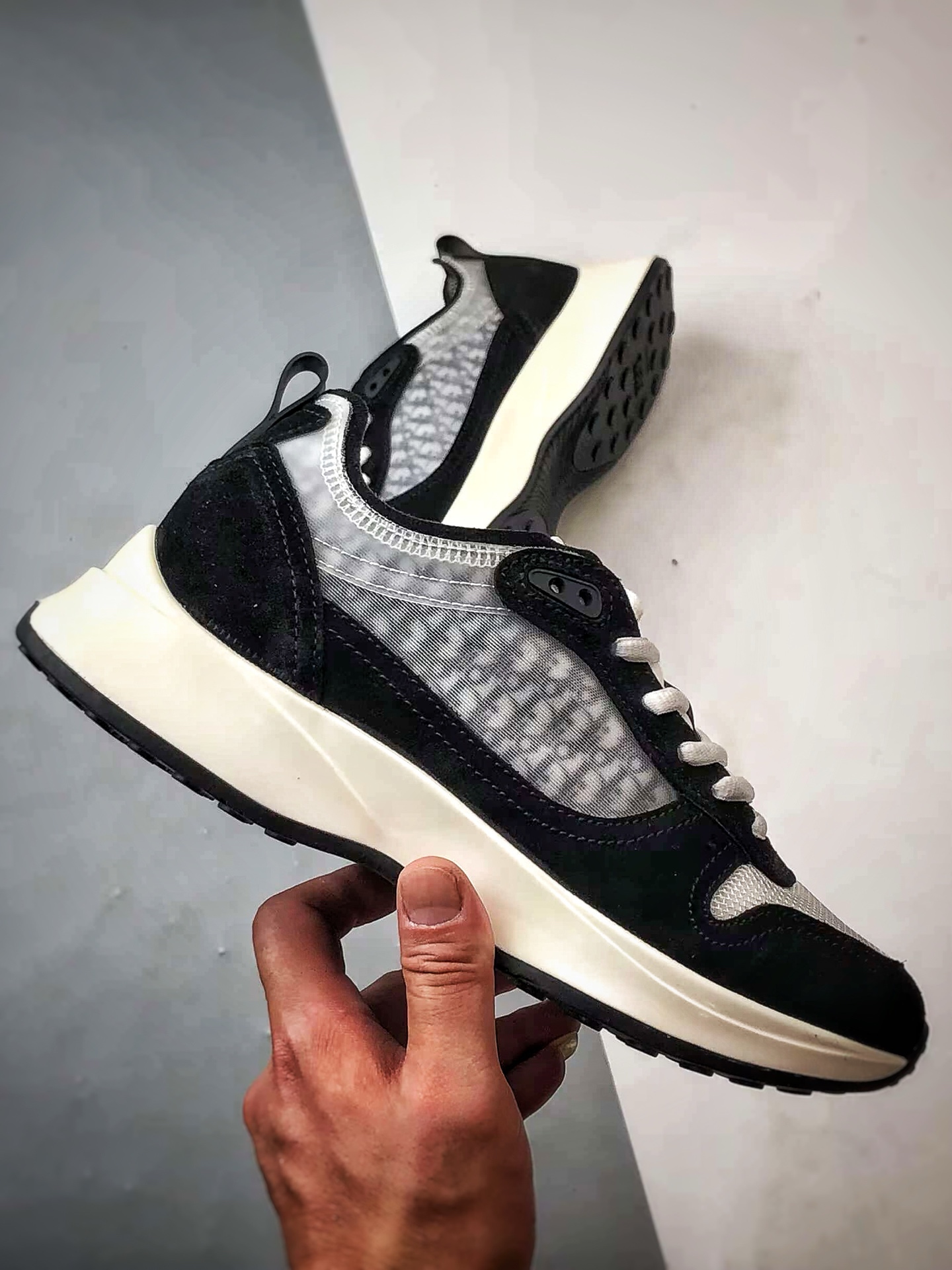 Dior/迪奥 B25 Oblique Runner Sneaker 黑白 老爹风系带低帮透气休闲运动慢跑鞋-Chinese UA Cheap High Quatity Brand Clothes Bags handbags Sneakers wholesale wholesaler seller from China Factory suppliers Fashion Clothing Shoes best Quality Beautiful Price Dior/迪奥 B25 Oblique Runner Sneaker 黑白 老爹风系带低帮透气休闲运动慢跑鞋