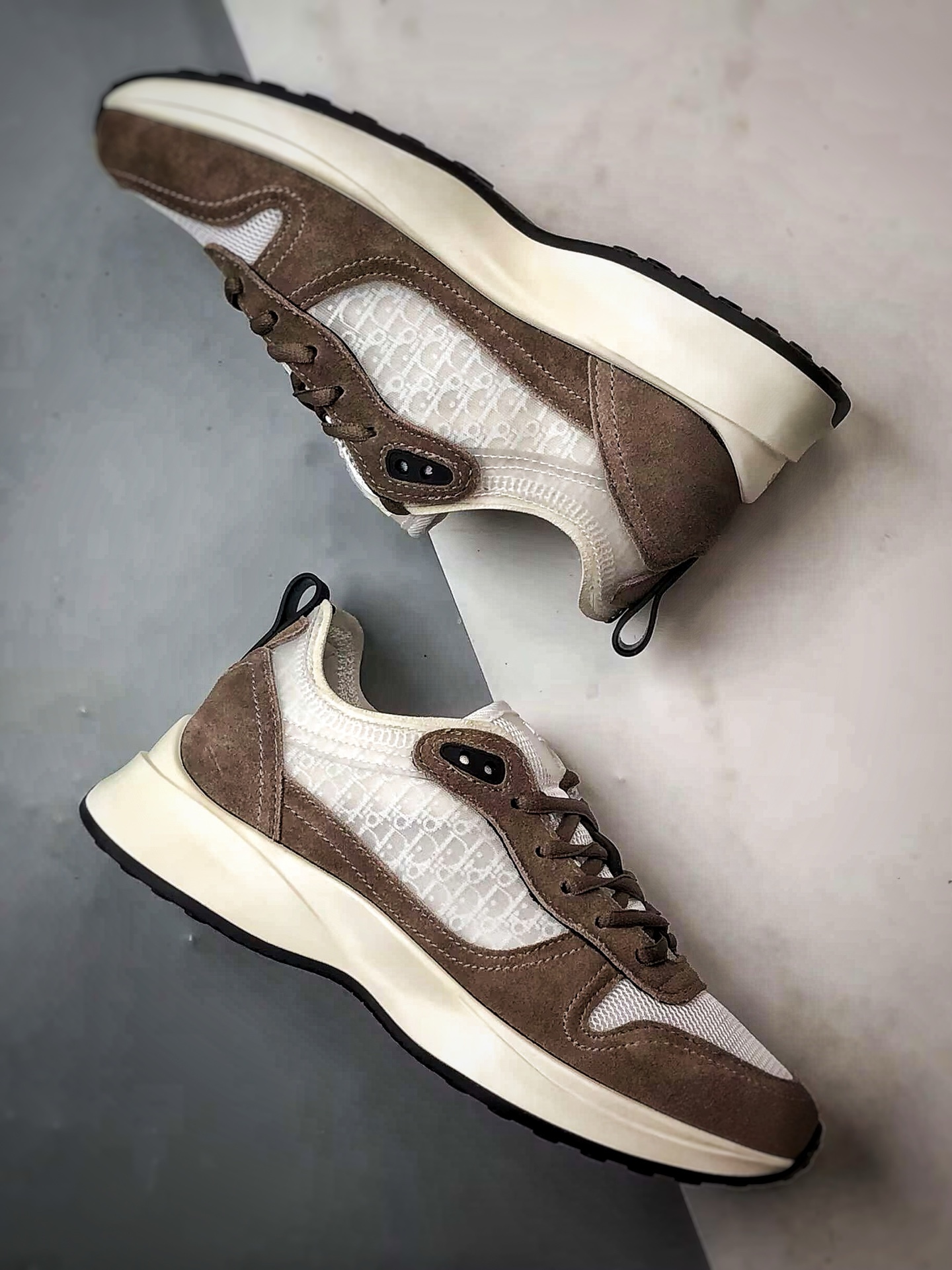 Dior/迪奥 B25 Oblique Runner Sneaker 棕色 老爹风系带低帮透气休闲运动慢跑鞋-Chinese UA Cheap High Quatity Brand Clothes Bags handbags Sneakers wholesale wholesaler seller from China Factory suppliers Fashion Clothing Shoes best Quality Beautiful Price Dior/迪奥 B25 Oblique Runner Sneaker 棕色 老爹风系带低帮透气休闲运动慢跑鞋