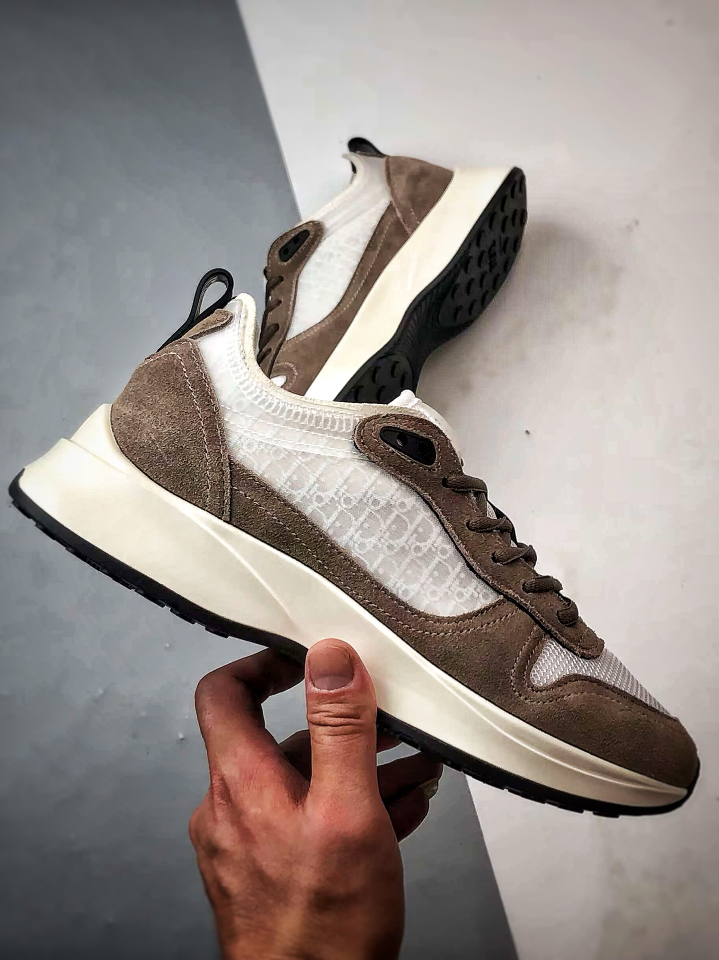 Dior/迪奥 B25 Oblique Runner Sneaker 棕色 老爹风系带低帮透气休闲运动慢跑鞋-Chinese UA Cheap High Quatity Brand Clothes Bags handbags Sneakers wholesale wholesaler seller from China Factory suppliers Fashion Clothing Shoes best Quality Beautiful Price Dior/迪奥 B25 Oblique Runner Sneaker 棕色 老爹风系带低帮透气休闲运动慢跑鞋