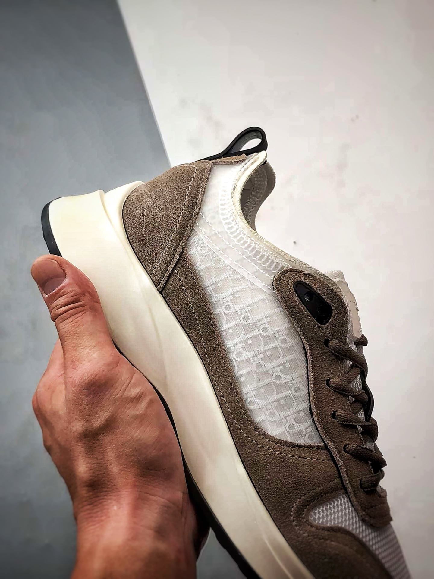 Dior/迪奥 B25 Oblique Runner Sneaker 棕色 老爹风系带低帮透气休闲运动慢跑鞋-Chinese UA Cheap High Quatity Brand Clothes Bags handbags Sneakers wholesale wholesaler seller from China Factory suppliers Fashion Clothing Shoes best Quality Beautiful Price Dior/迪奥 B25 Oblique Runner Sneaker 棕色 老爹风系带低帮透气休闲运动慢跑鞋