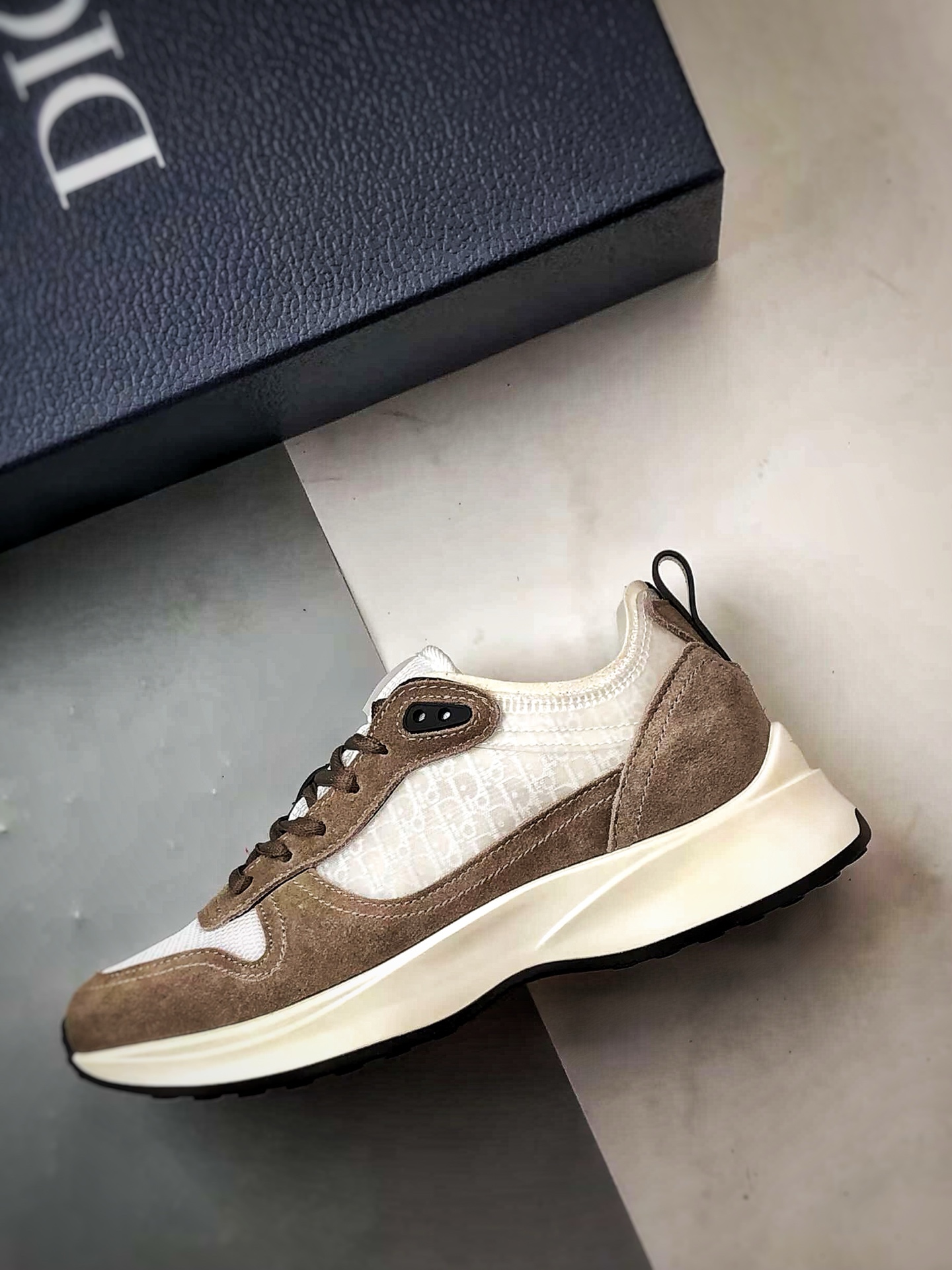 Dior/迪奥 B25 Oblique Runner Sneaker 棕色 老爹风系带低帮透气休闲运动慢跑鞋-Chinese UA Cheap High Quatity Brand Clothes Bags handbags Sneakers wholesale wholesaler seller from China Factory suppliers Fashion Clothing Shoes best Quality Beautiful Price Dior/迪奥 B25 Oblique Runner Sneaker 棕色 老爹风系带低帮透气休闲运动慢跑鞋