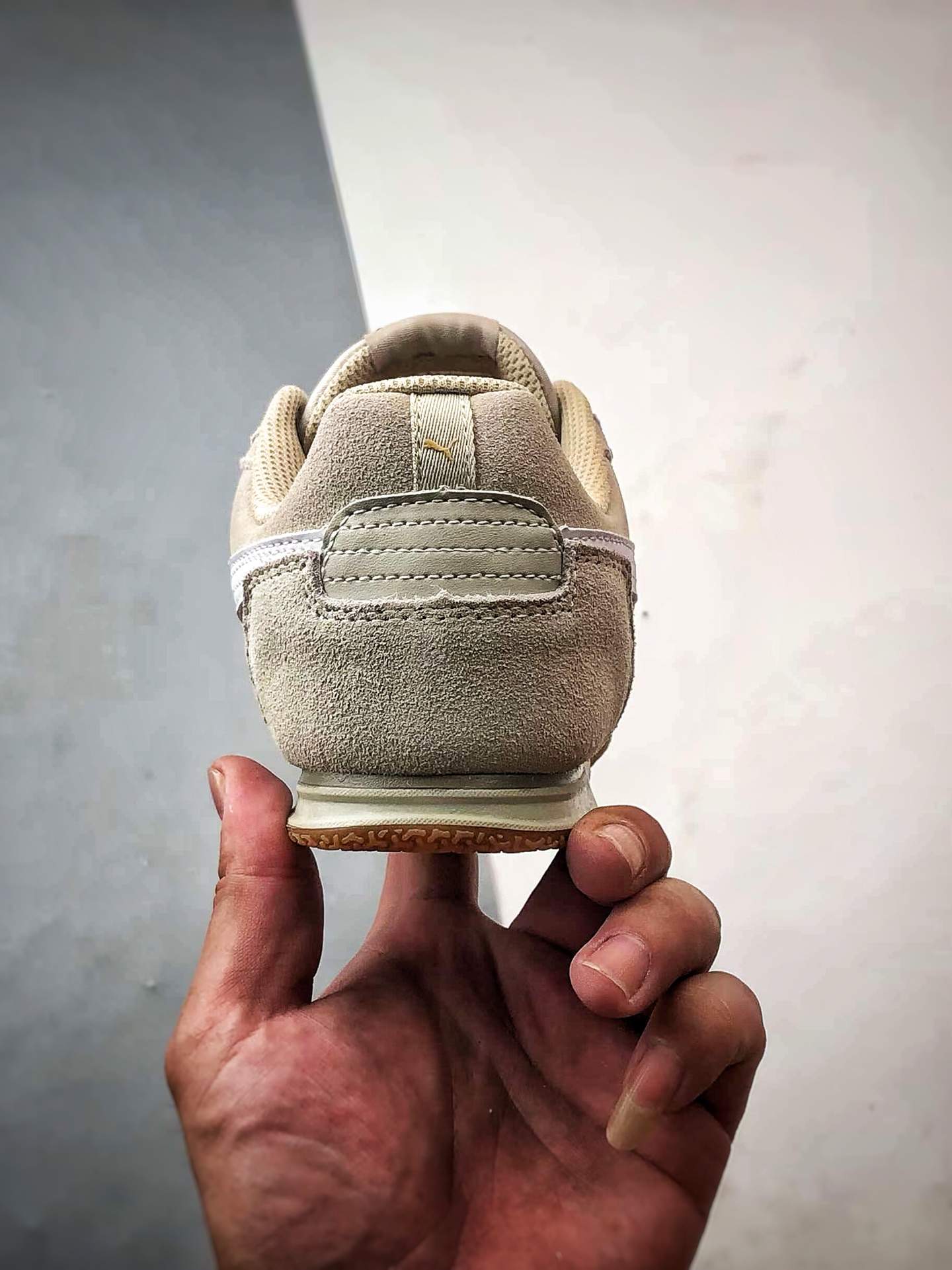 190 Puma Bella Donna Nylon 米白 唐娜尼龙薄底复古运动休闲鞋 402554-05-Chinese UA Cheap High Quatity Brand Clothes Bags handbags Sneakers wholesale wholesaler seller from China Factory suppliers Fashion Clothing Shoes best Quality Beautiful Price 190 Puma Bella Donna Nylon 米白 唐娜尼龙薄底复古运动休闲鞋 402554-05