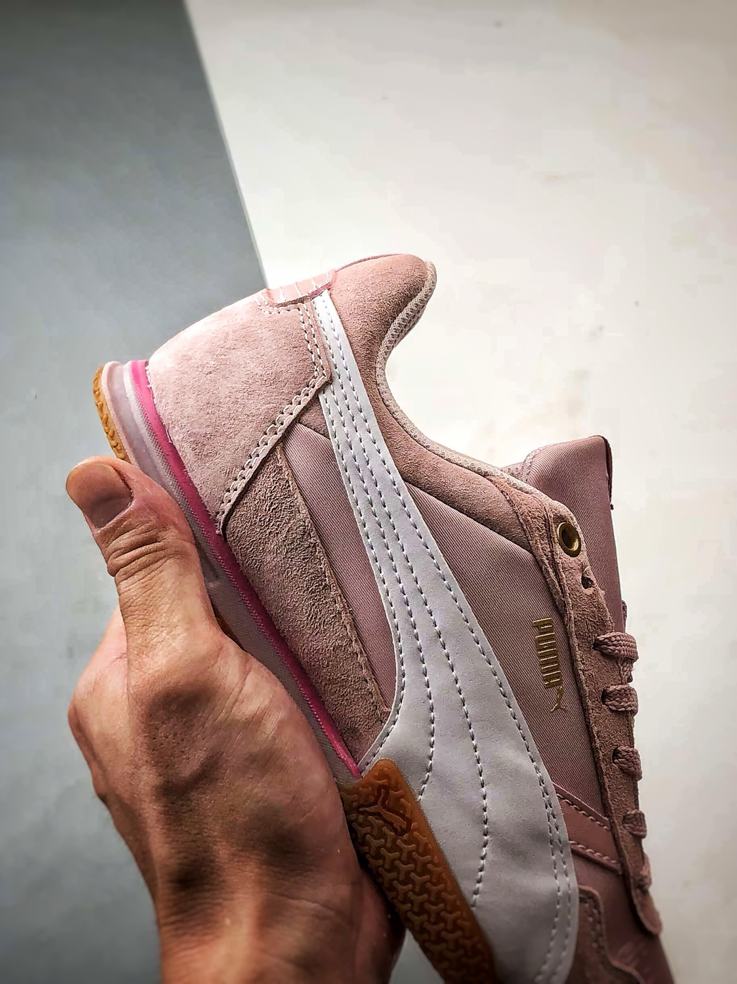 190 Puma Bella Donna Nylon 粉白 唐娜尼龙薄底复古运动休闲鞋 402554-03-Chinese UA Cheap High Quatity Brand Clothes Bags handbags Sneakers wholesale wholesaler seller from China Factory suppliers Fashion Clothing Shoes best Quality Beautiful Price 190 Puma Bella Donna Nylon 粉白 唐娜尼龙薄底复古运动休闲鞋 402554-03