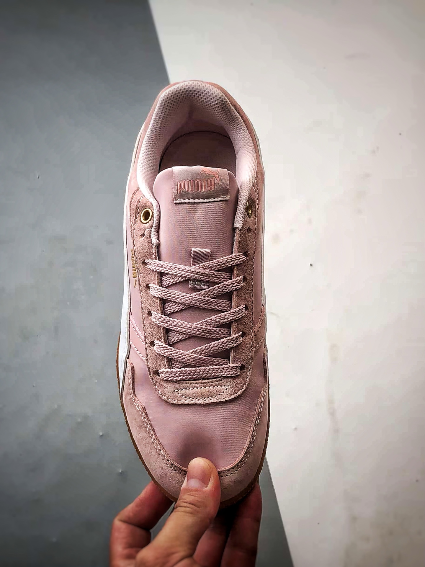 190 Puma Bella Donna Nylon 粉白 唐娜尼龙薄底复古运动休闲鞋 402554-03-Chinese UA Cheap High Quatity Brand Clothes Bags handbags Sneakers wholesale wholesaler seller from China Factory suppliers Fashion Clothing Shoes best Quality Beautiful Price 190 Puma Bella Donna Nylon 粉白 唐娜尼龙薄底复古运动休闲鞋 402554-03