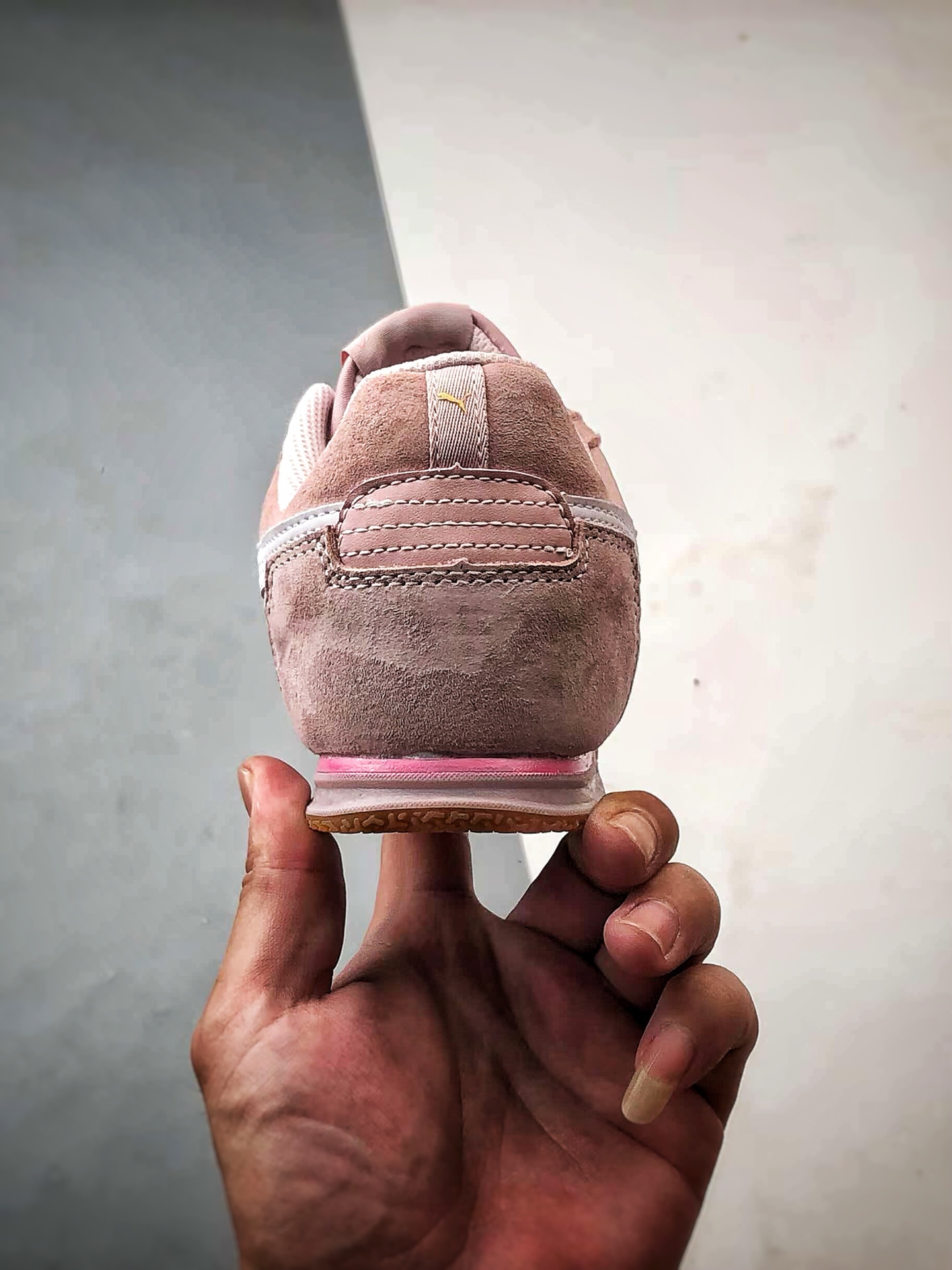 190 Puma Bella Donna Nylon 粉白 唐娜尼龙薄底复古运动休闲鞋 402554-03-Chinese UA Cheap High Quatity Brand Clothes Bags handbags Sneakers wholesale wholesaler seller from China Factory suppliers Fashion Clothing Shoes best Quality Beautiful Price 190 Puma Bella Donna Nylon 粉白 唐娜尼龙薄底复古运动休闲鞋 402554-03