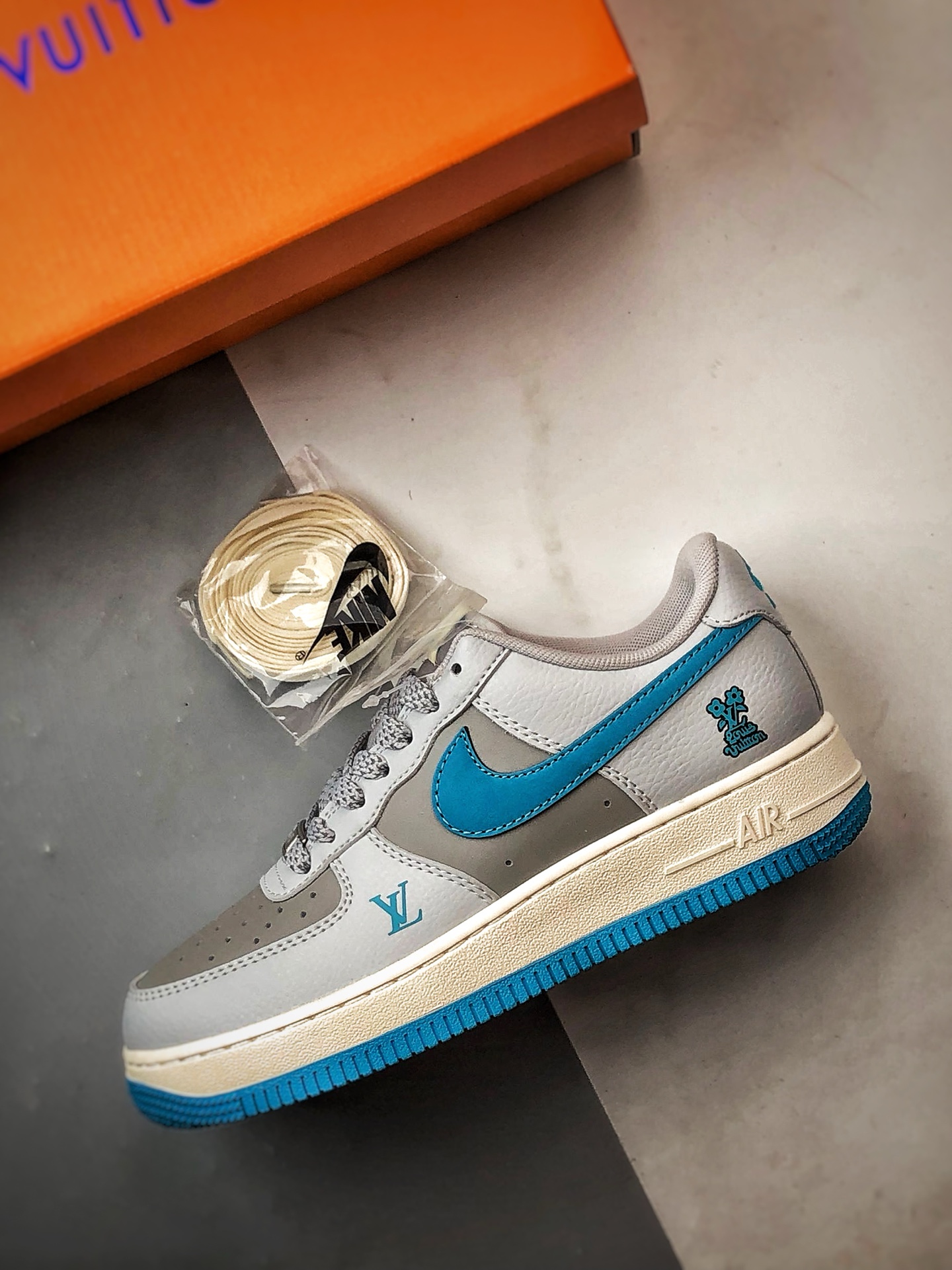 LV x Air Force 1 Low 灰蓝反光钩 JJ2508-704-莆田鞋,莆田鞋货源,高仿鞋,高仿鞋货源,安福档口,莆田高仿鞋,莆田鞋批发,高仿鞋批发,莆田高仿运动鞋,高仿运动鞋,莆田运动鞋 LV x Air Force 1 Low 灰蓝反光钩 JJ2508-704