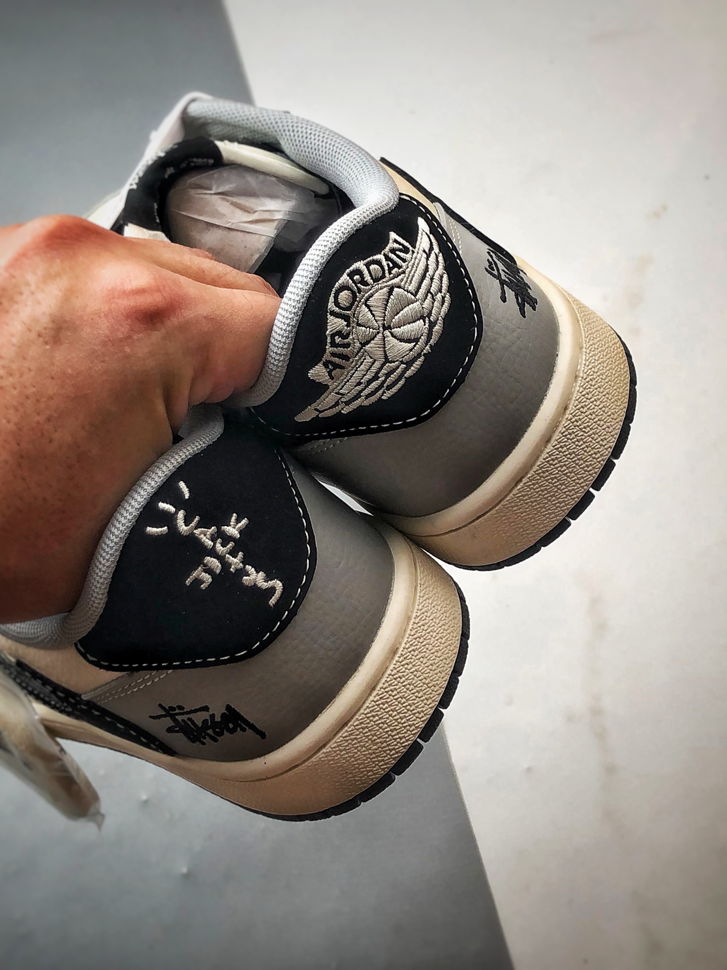 Air Jordan 1 Low ”高端定制” 斯图西黑8白灰黑倒钩 XS7089-601-莆田鞋,莆田鞋货源,高仿鞋,高仿鞋货源,安福档口,莆田高仿鞋,莆田鞋批发,高仿鞋批发,莆田高仿运动鞋,高仿运动鞋,莆田运动鞋 Air Jordan 1 Low ”高端定制” 斯图西黑8白灰黑倒钩 XS7089-601