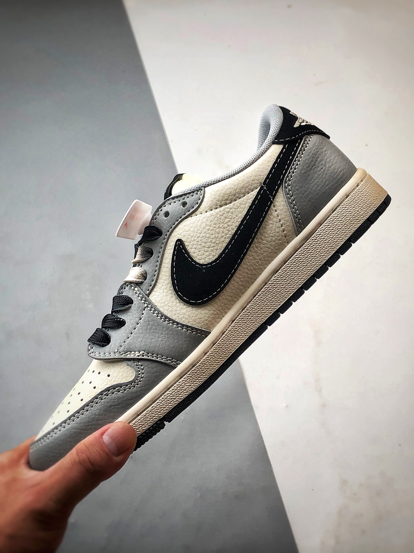 Air Jordan 1 Low ”高端定制” 斯图西黑8白灰黑倒钩 XS7089-601-莆田鞋,莆田鞋货源,高仿鞋,高仿鞋货源,安福档口,莆田高仿鞋,莆田鞋批发,高仿鞋批发,莆田高仿运动鞋,高仿运动鞋,莆田运动鞋 Air Jordan 1 Low ”高端定制” 斯图西黑8白灰黑倒钩 XS7089-601