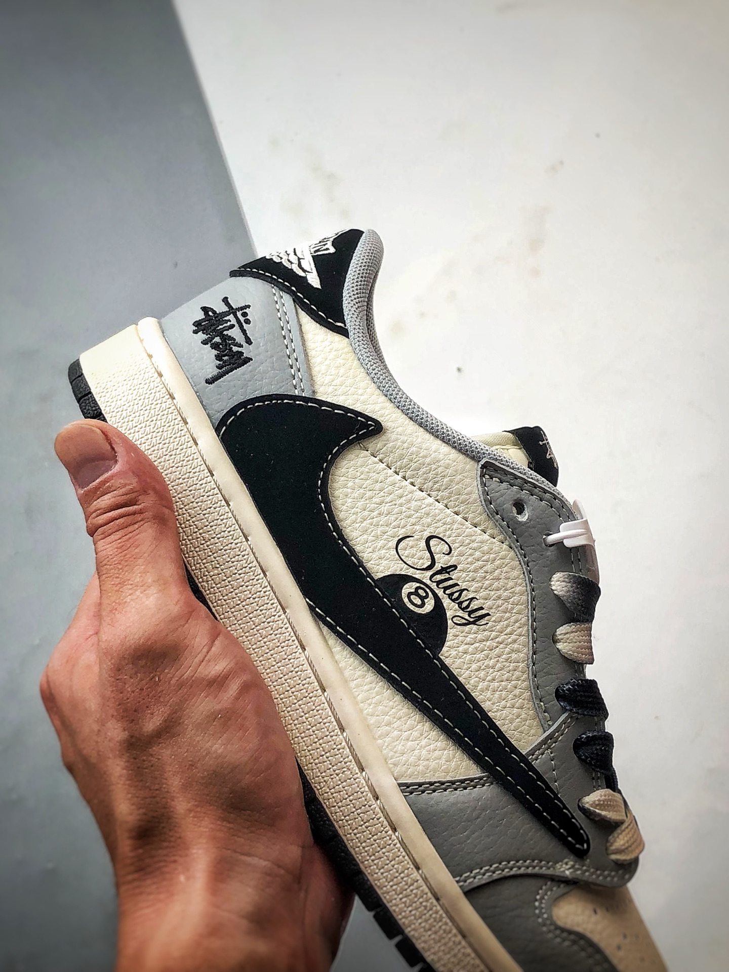 Air Jordan 1 Low ”高端定制” 斯图西黑8白灰黑倒钩 XS7089-601-莆田鞋,莆田鞋货源,高仿鞋,高仿鞋货源,安福档口,莆田高仿鞋,莆田鞋批发,高仿鞋批发,莆田高仿运动鞋,高仿运动鞋,莆田运动鞋 Air Jordan 1 Low ”高端定制” 斯图西黑8白灰黑倒钩 XS7089-601