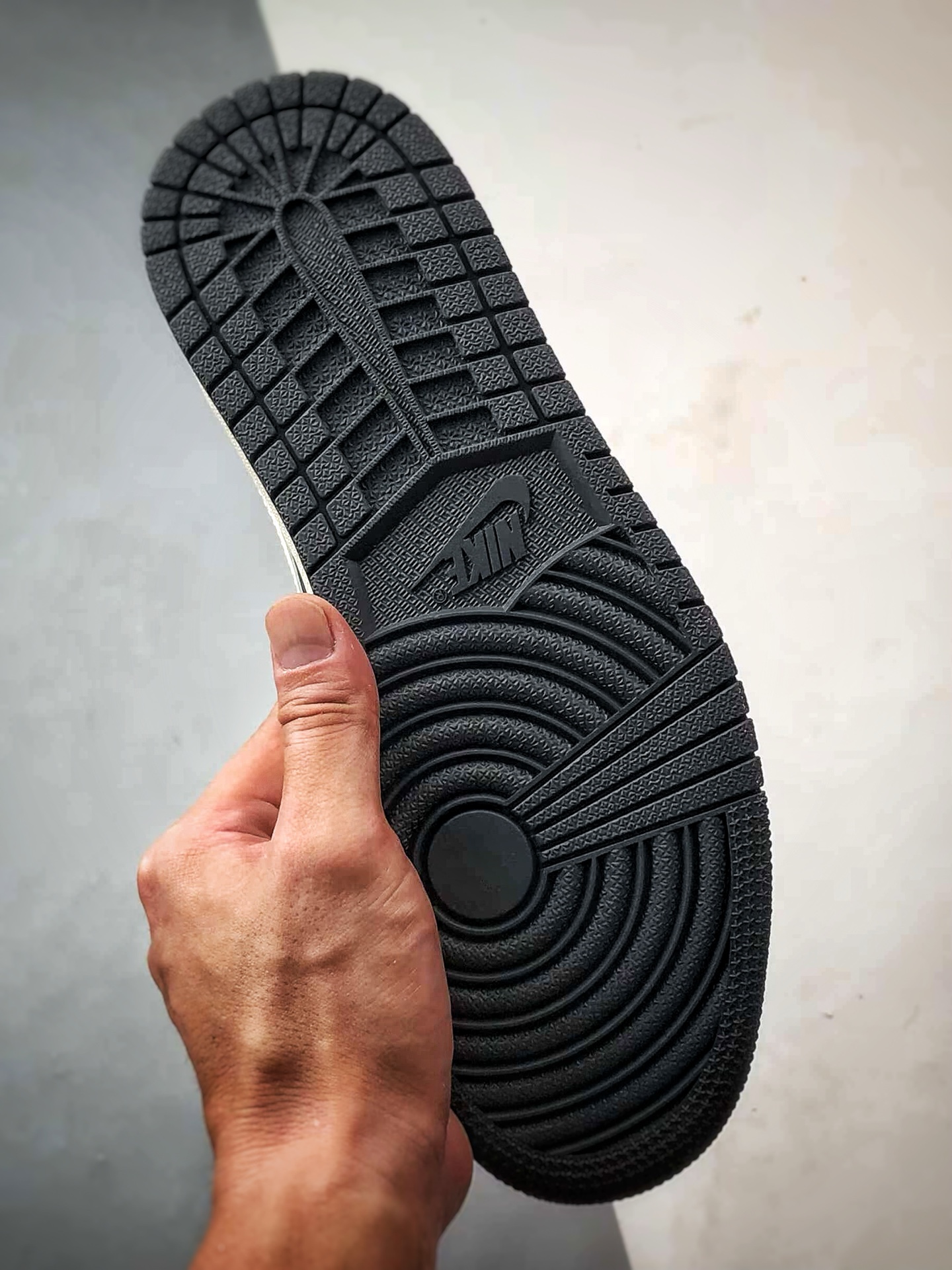 Air Jordan 1 Low ”高端定制” 巴黎印花米白深灰倒钩 LD2025-019-莆田鞋,莆田鞋货源,高仿鞋,高仿鞋货源,安福档口,莆田高仿鞋,莆田鞋批发,高仿鞋批发,莆田高仿运动鞋,高仿运动鞋,莆田运动鞋 Air Jordan 1 Low ”高端定制” 巴黎印花米白深灰倒钩 LD2025-019